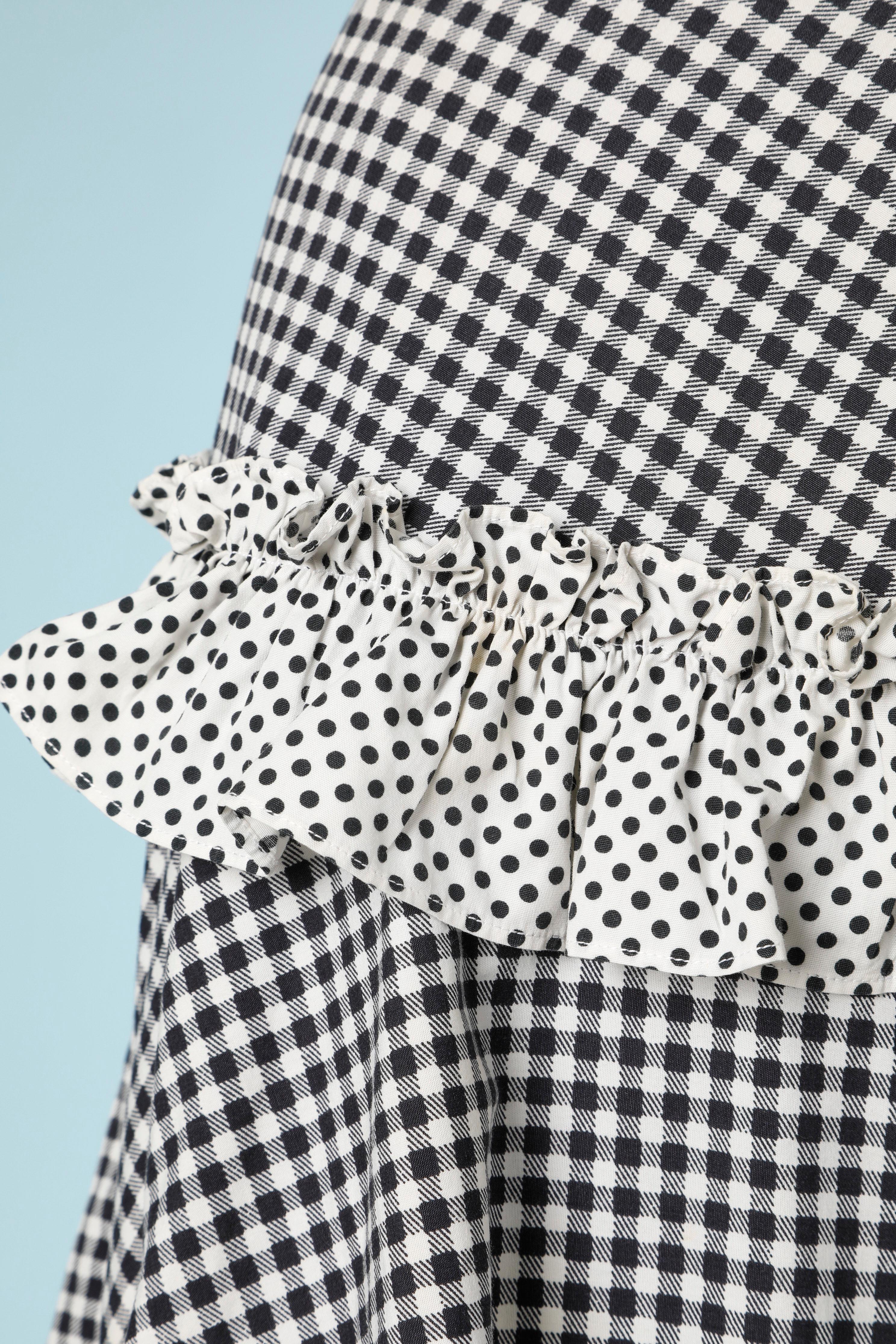 Black&white cotton skirt printed polka-dots and Vichy  with ruffles. 
No lining. Bow on the side 
SIZE S
