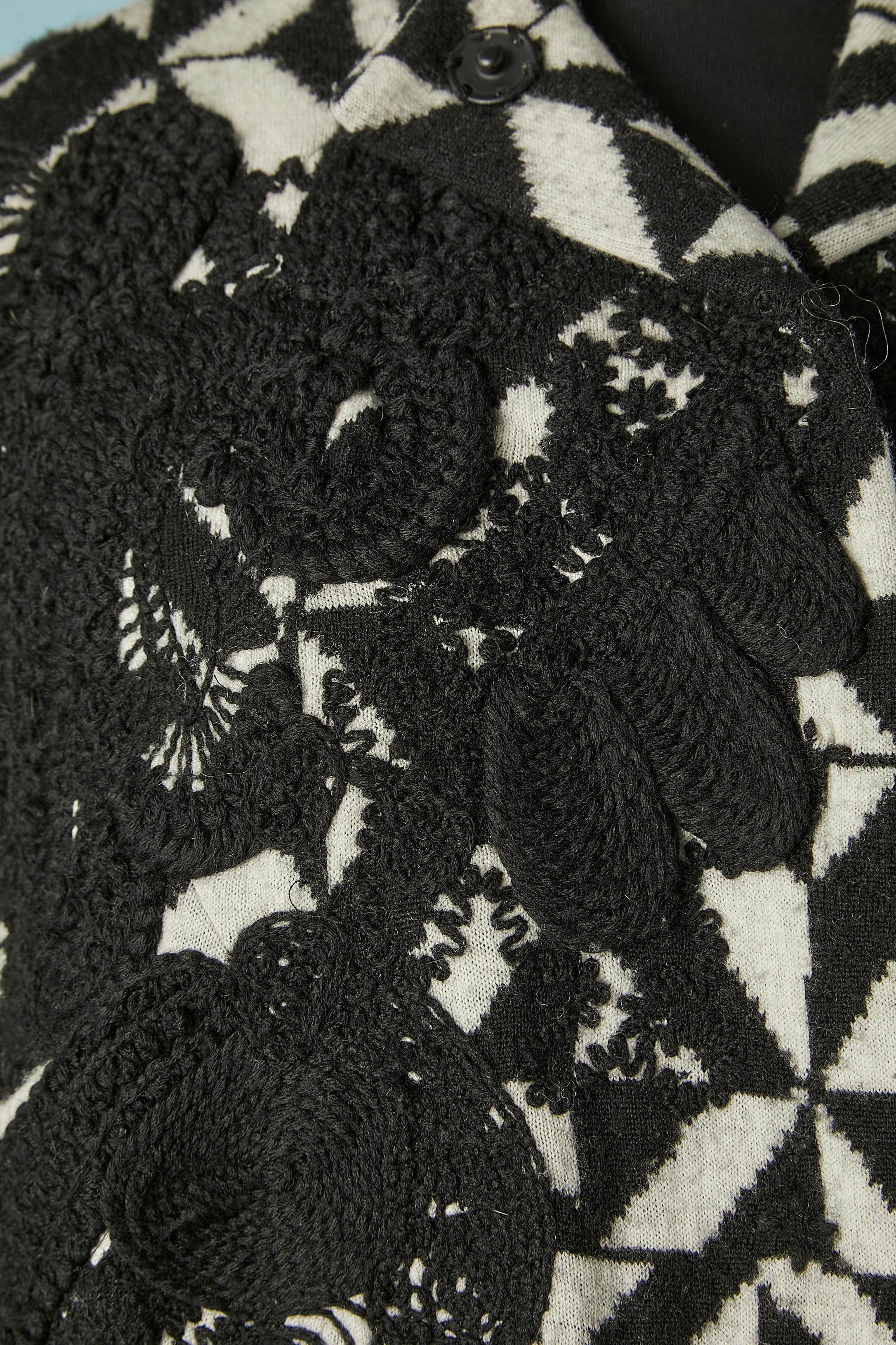 Black&white jacquard knit with wool thread embroideries Christian Lacroix  In Excellent Condition For Sale In Saint-Ouen-Sur-Seine, FR