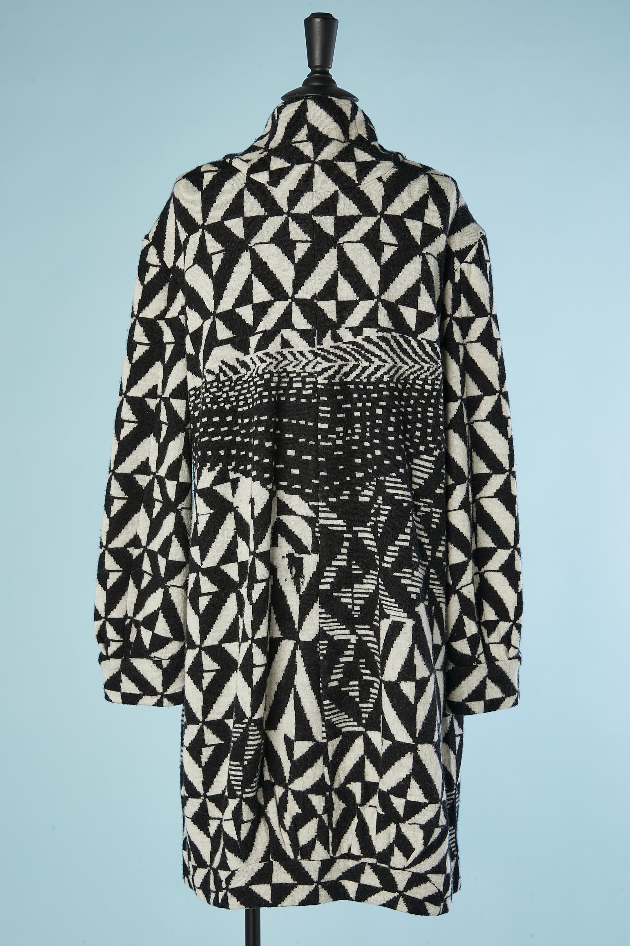 Christian Lacroix tricoté en jacquard noir et blanc avec broderies en fil de laine  en vente 2