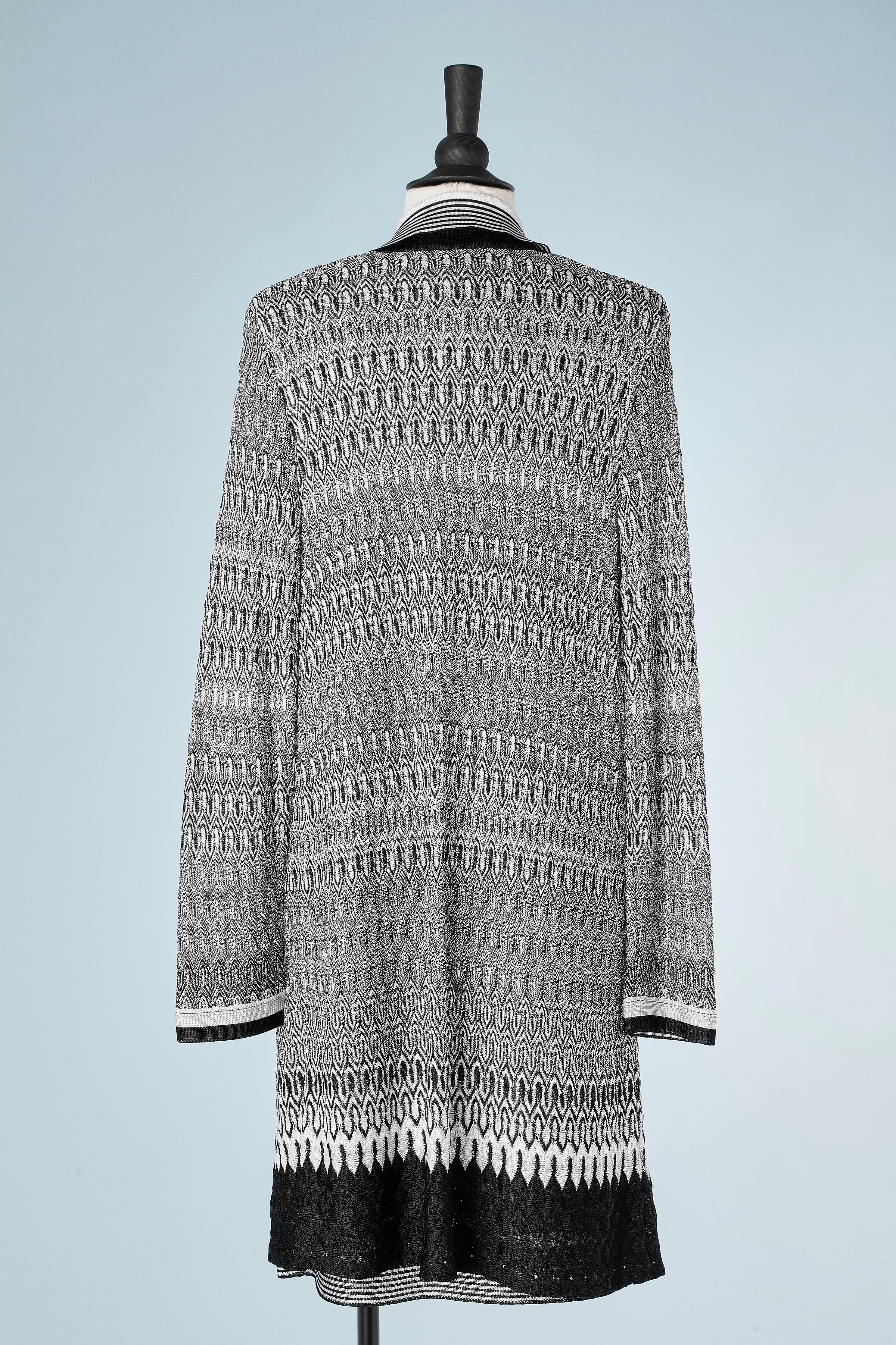 Schwarz-weißes Jacquard-Strickensemble aus ärmellosem Kleid und Strickjacke aus Viskose von Missoni  Damen im Angebot
