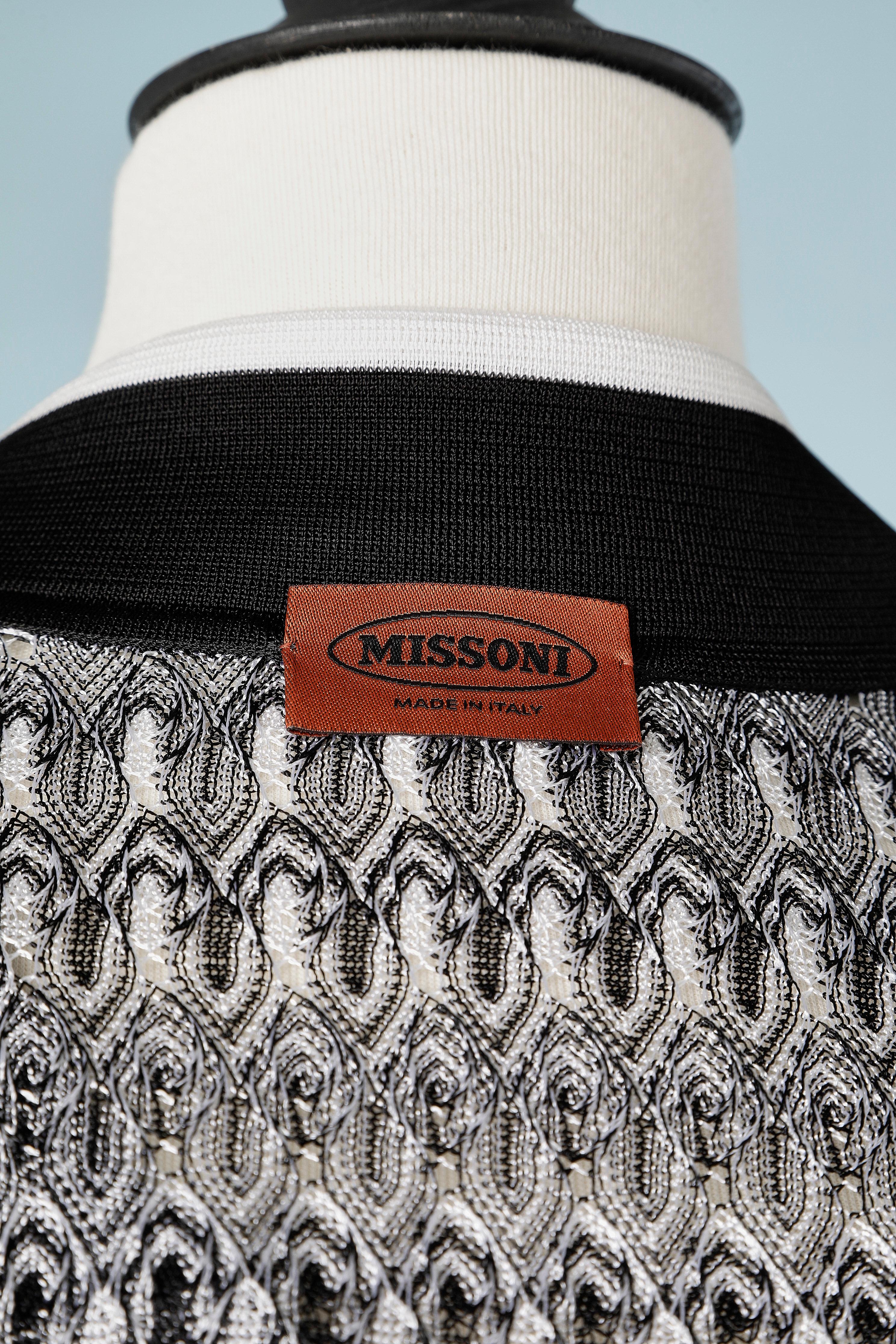Schwarz-weißes Jacquard-Strickensemble aus ärmellosem Kleid und Strickjacke aus Viskose von Missoni  im Angebot 1