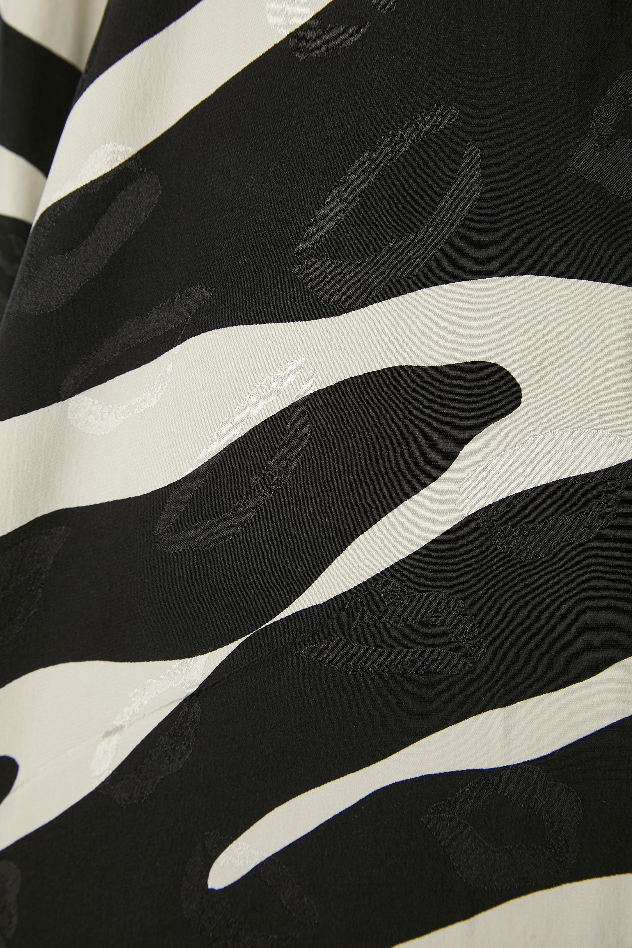 Black&white silk jacquard shirt with zebra print Yves Saint Laurent Variation  In Excellent Condition For Sale In Saint-Ouen-Sur-Seine, FR