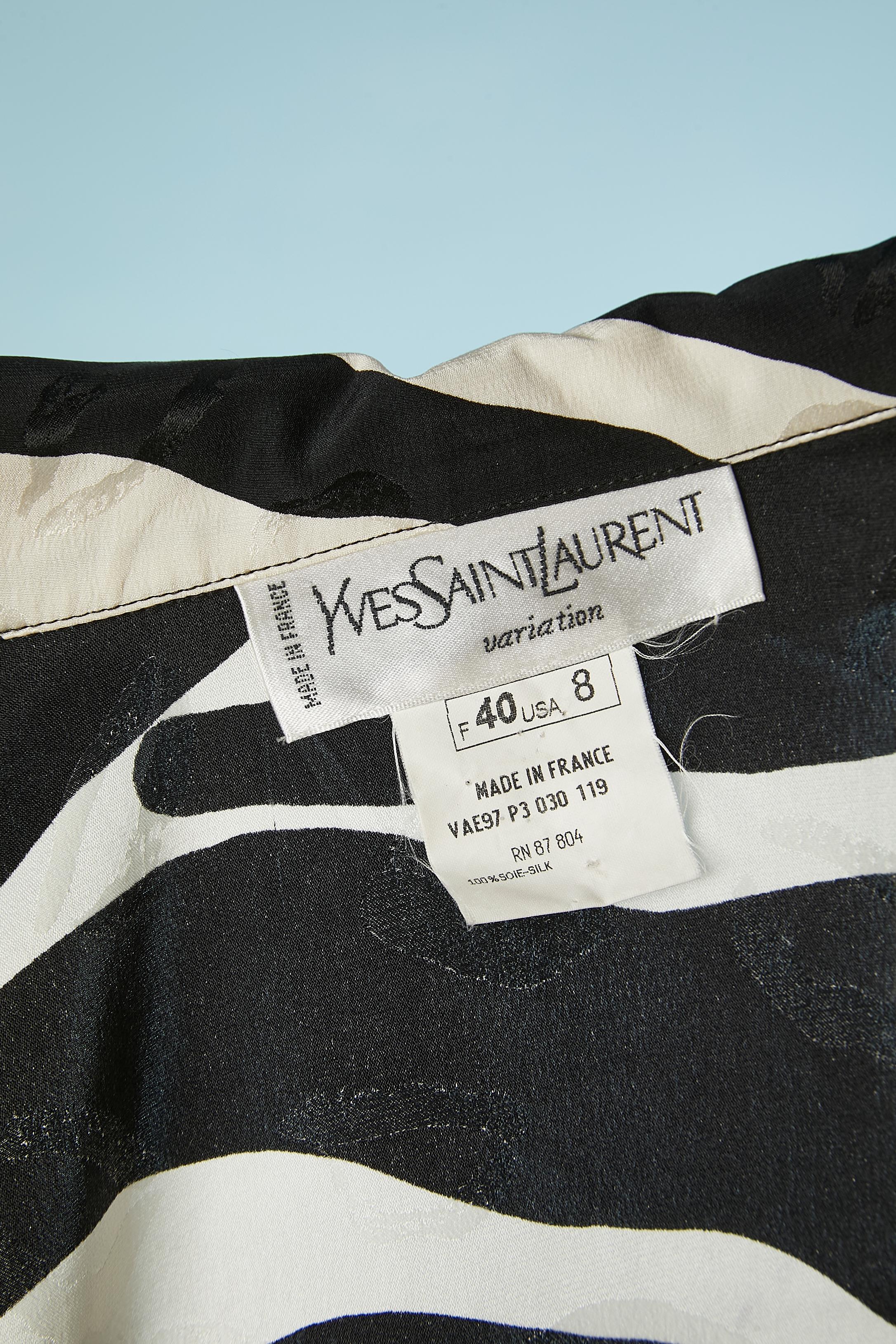 Yves Saint Laurent - Chemise en jacquard de soie noir et blanc avec imprimé zébré  en vente 2