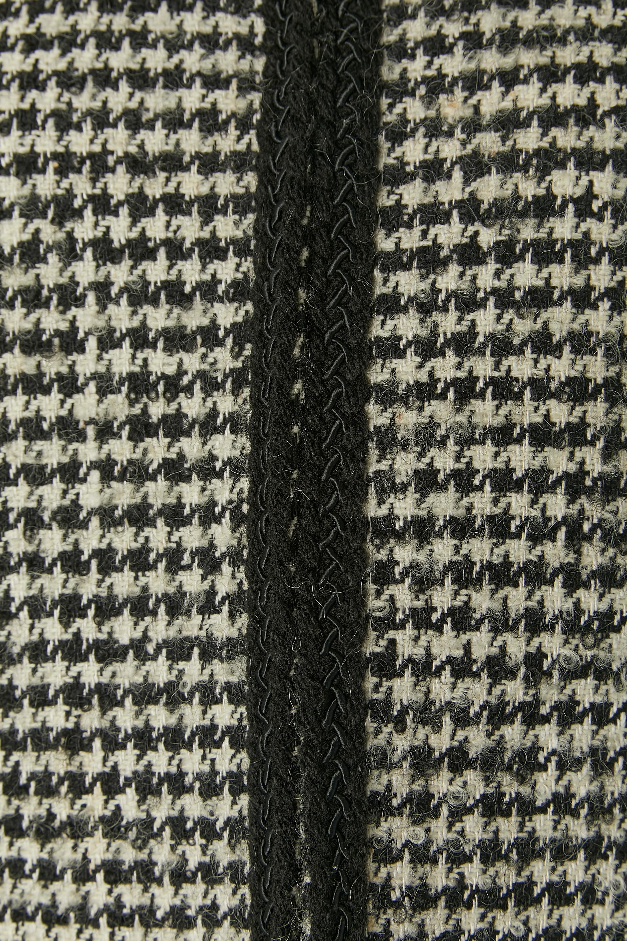 Black&white tweed and Prince de Galles pattern skirt-suit with flower CELINE In Excellent Condition For Sale In Saint-Ouen-Sur-Seine, FR