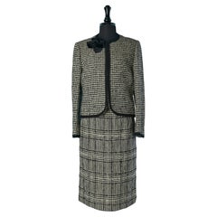 Combinaison jupe en tweed noir et blanc et motif Prince de Galles avec fleur CELINE