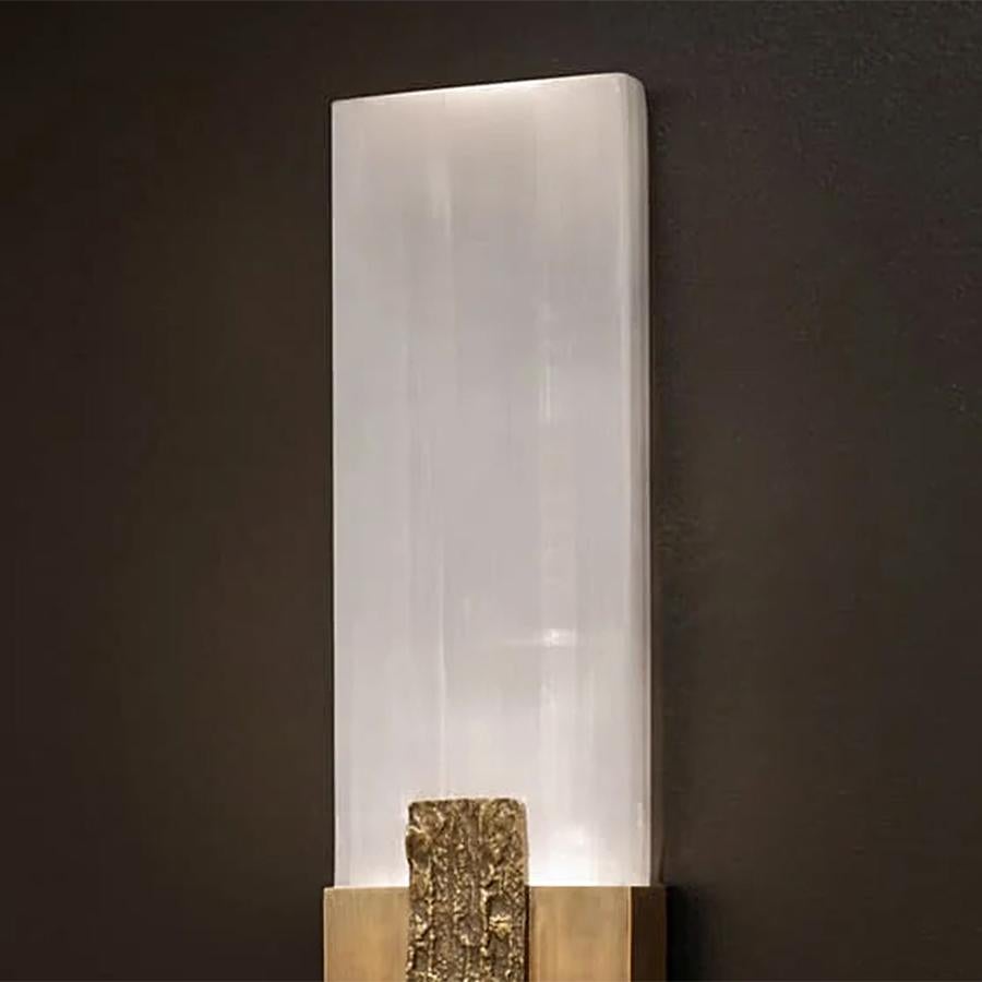 Lámpara de pared Blade Selenita en Nuevo estado para la venta en Paris, FR