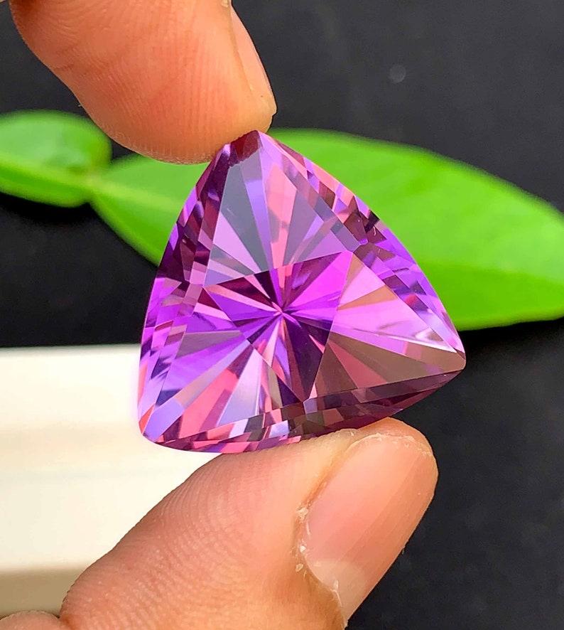 Blader Trillion Cut Amethyst Gemstone: 37.05 Carats, February Birthstone In Excellent Condition For Sale In Peshawar, PK