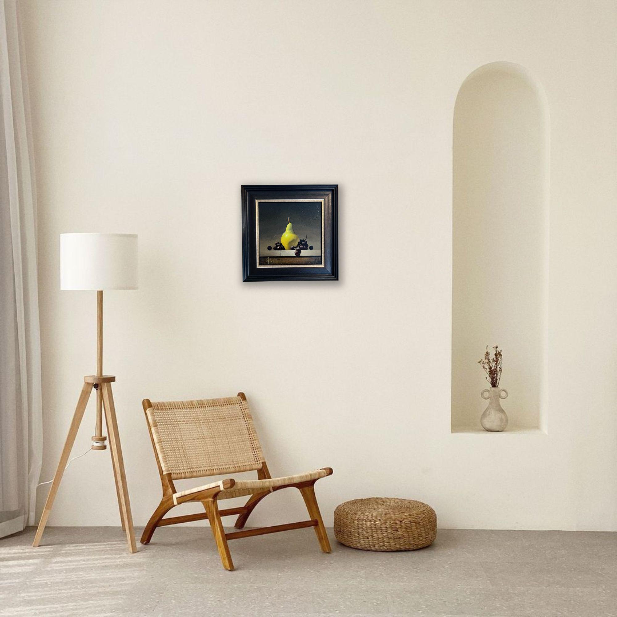 Grüner Bartlett und schwarze Trauben – Original realistisches Stillleben-moderne Kunst im Angebot 2