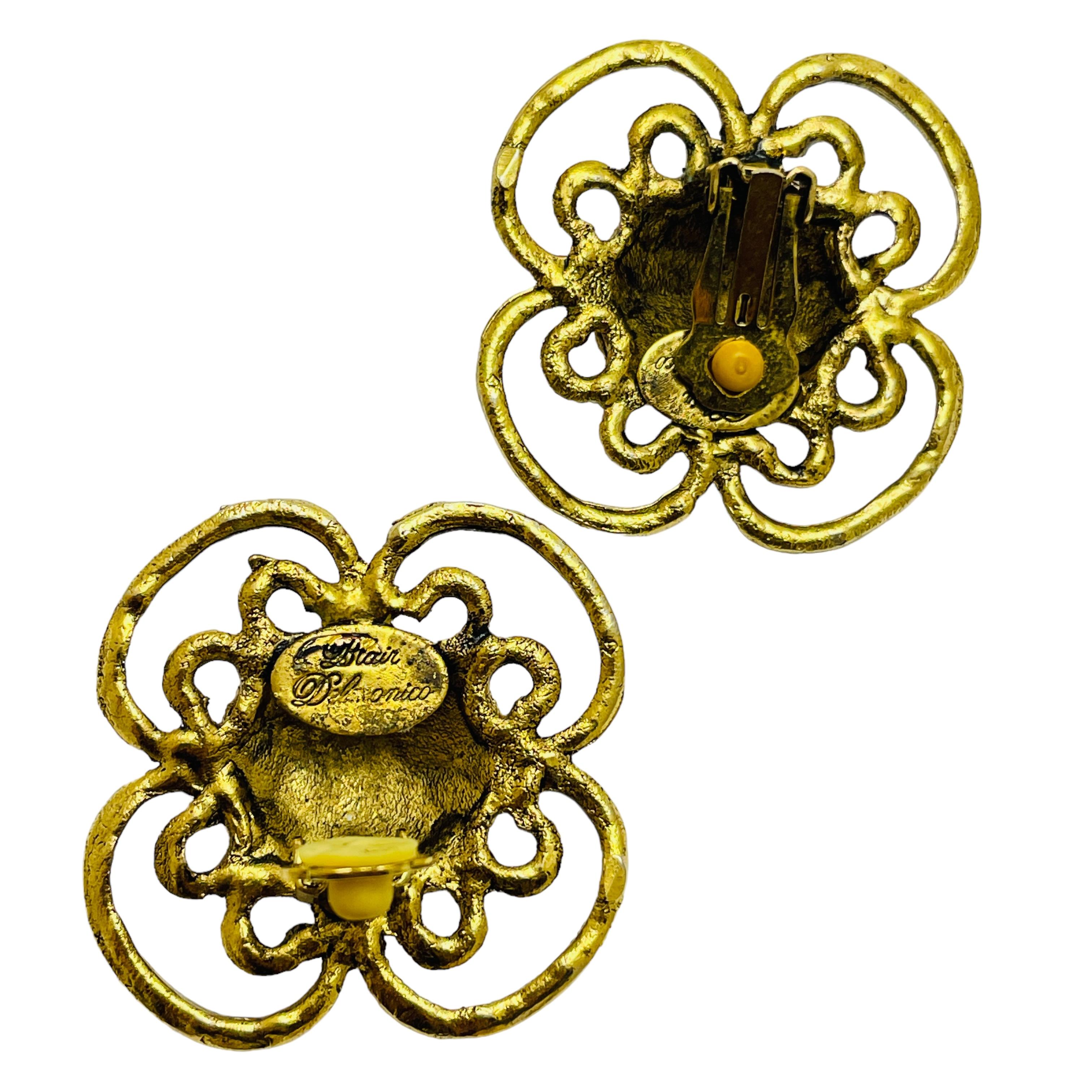 BLAIR DELMANICO signed vintage gold cross designer runway clip on earrings In Good Condition For Sale In Palos Hills, IL