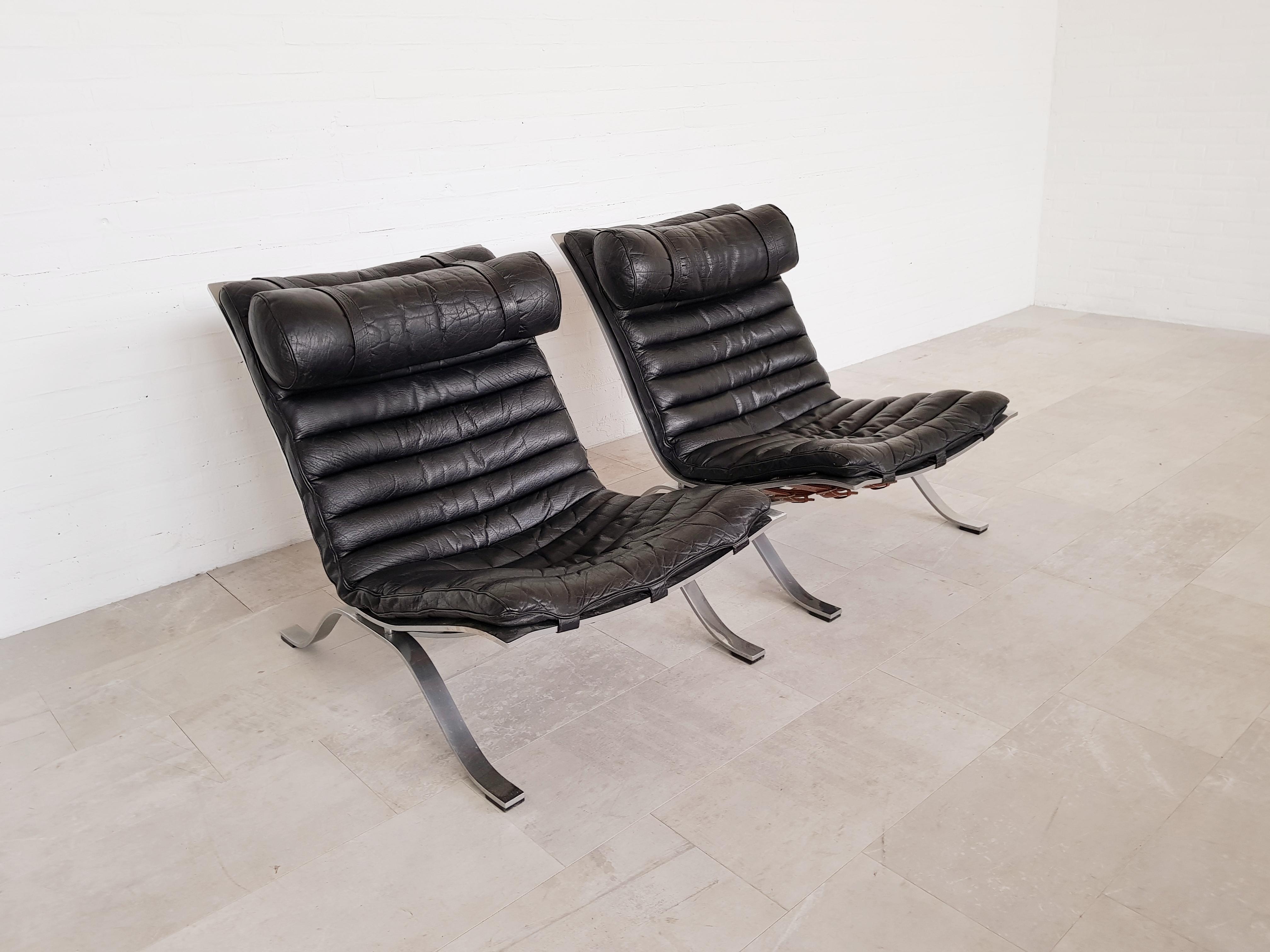 Black Leather Pair of Ari Lounge Chairs by Arne Norell 5