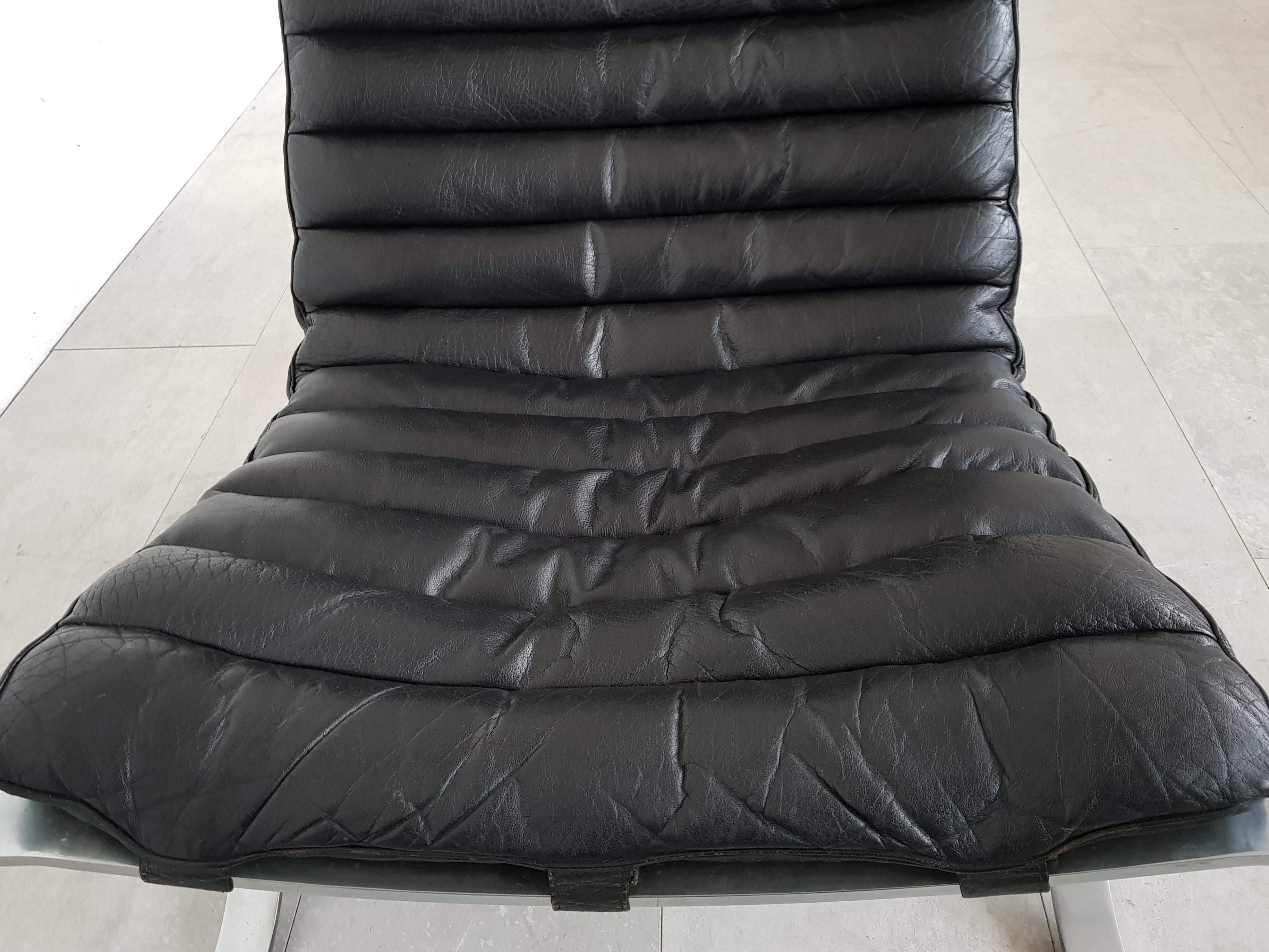 Black Leather Pair of Ari Lounge Chairs by Arne Norell 2
