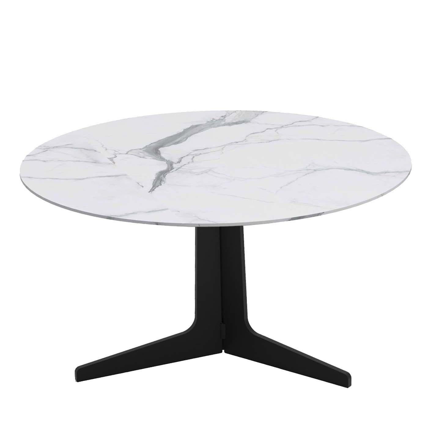 An exquisite combination of textures and materials, this stunning coffee table is an example of refined, impeccable craftsmanship. Resting on a metal base with a matte pewter finish, it features a sturdy, sustaining tripod, with a circular top (Ã˜60