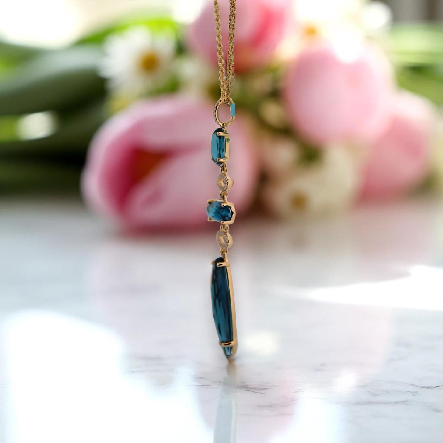 Blakely Halskette - 14k Gelbgold Anhänger mit 5,04 ct London Blue Topas & Diam (Baguetteschliff) im Angebot