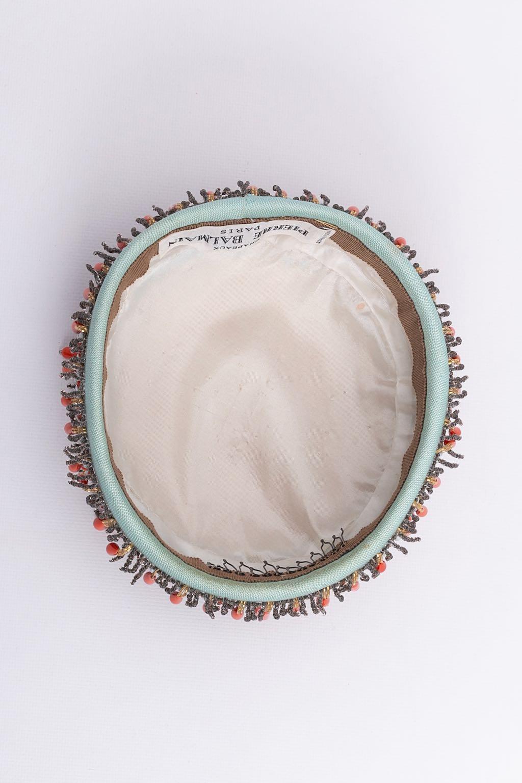 Blamain-Hut aus Meeresgrüner Rohseide, bestickt mit Glasperlen im Zustand „Hervorragend“ im Angebot in SAINT-OUEN-SUR-SEINE, FR