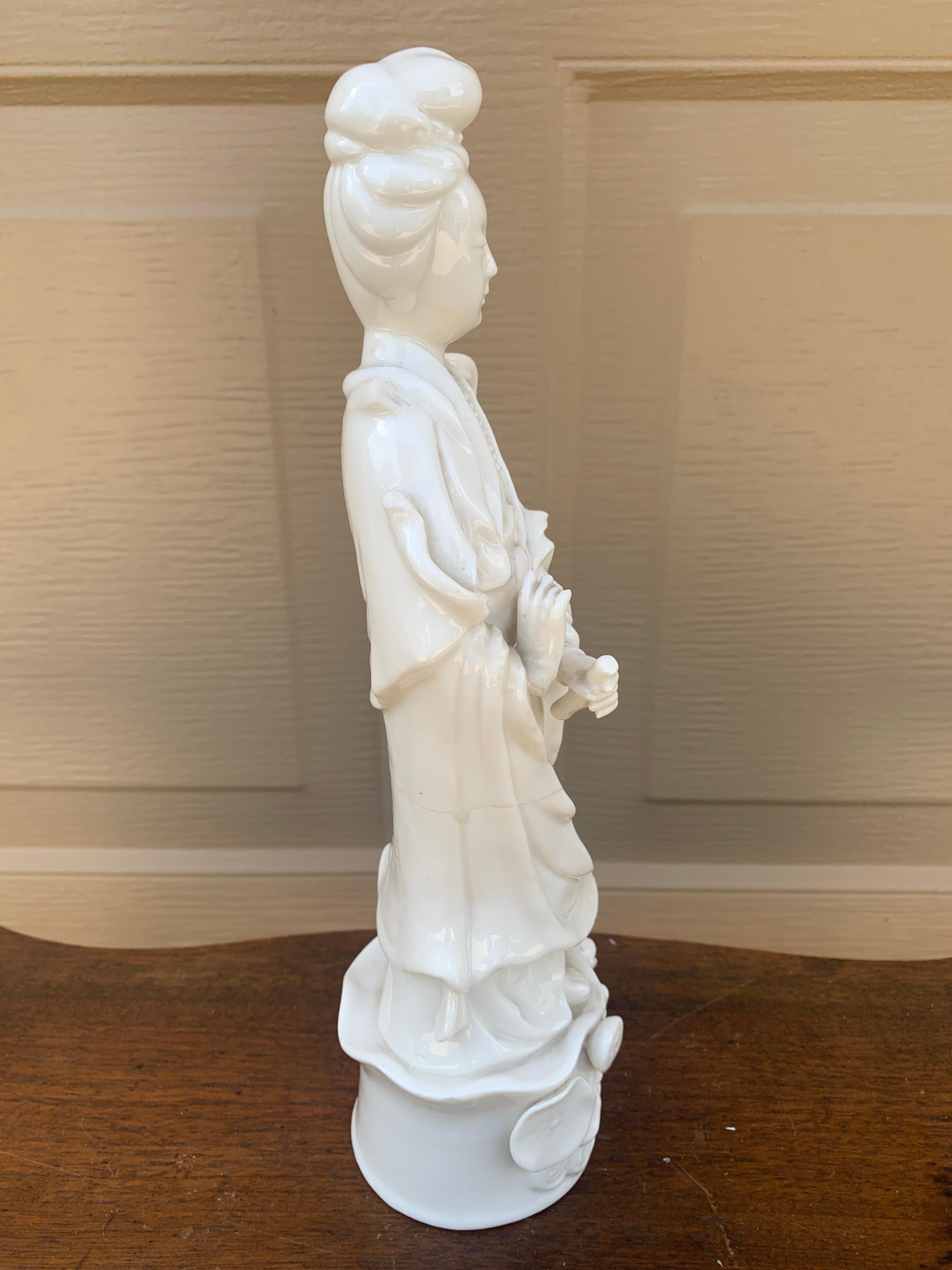 Blanc De Chine Figura de porcelana chinesca de Quanyin en venta 3