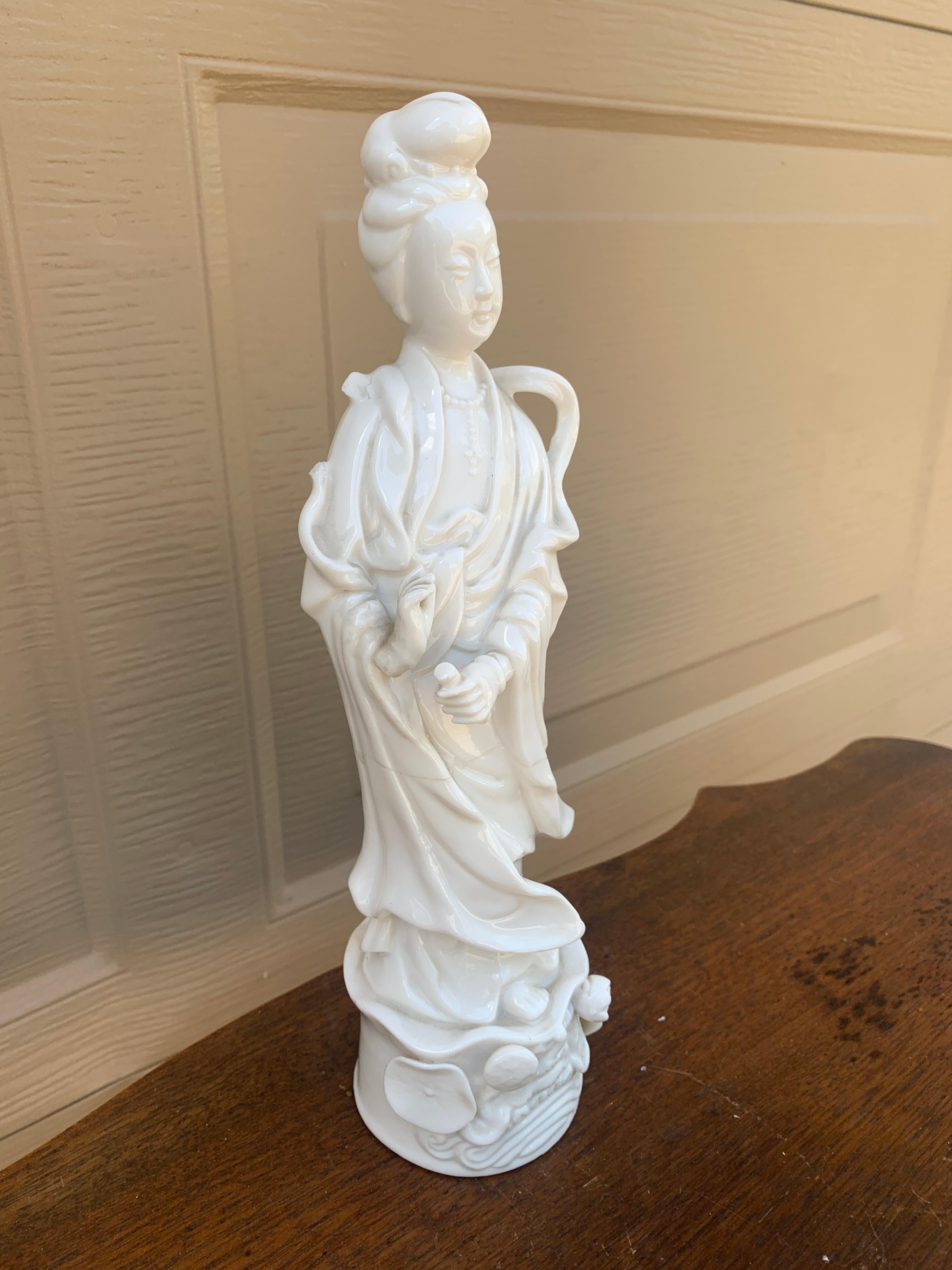 Blanc De Chine Figura de porcelana chinesca de Quanyin Chino en venta
