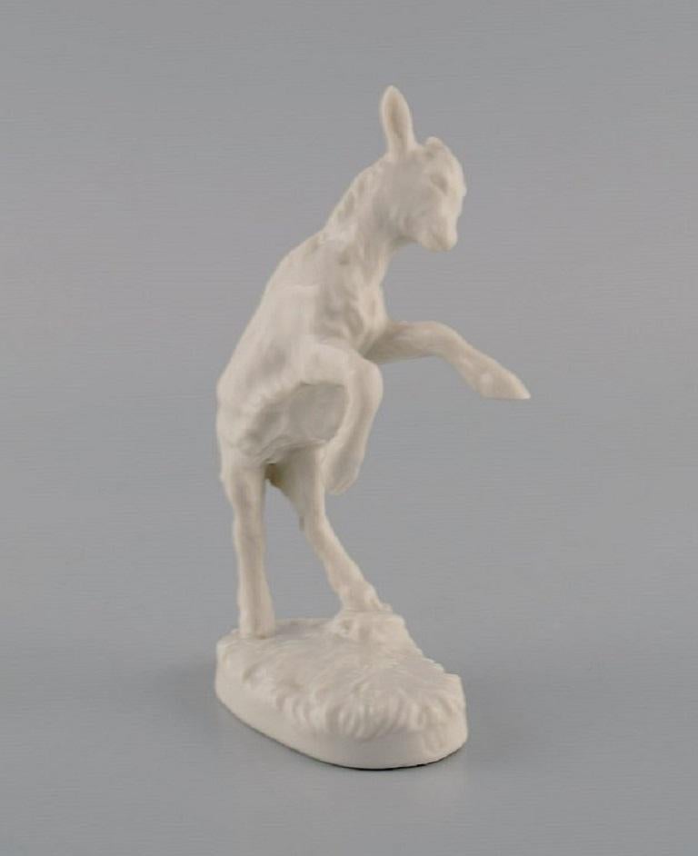 Blanc de chine figure. Jumping goat kid. 1920s / 30s.
Measures: 13 x 8 cm.
In excellent condition.
Stamped.