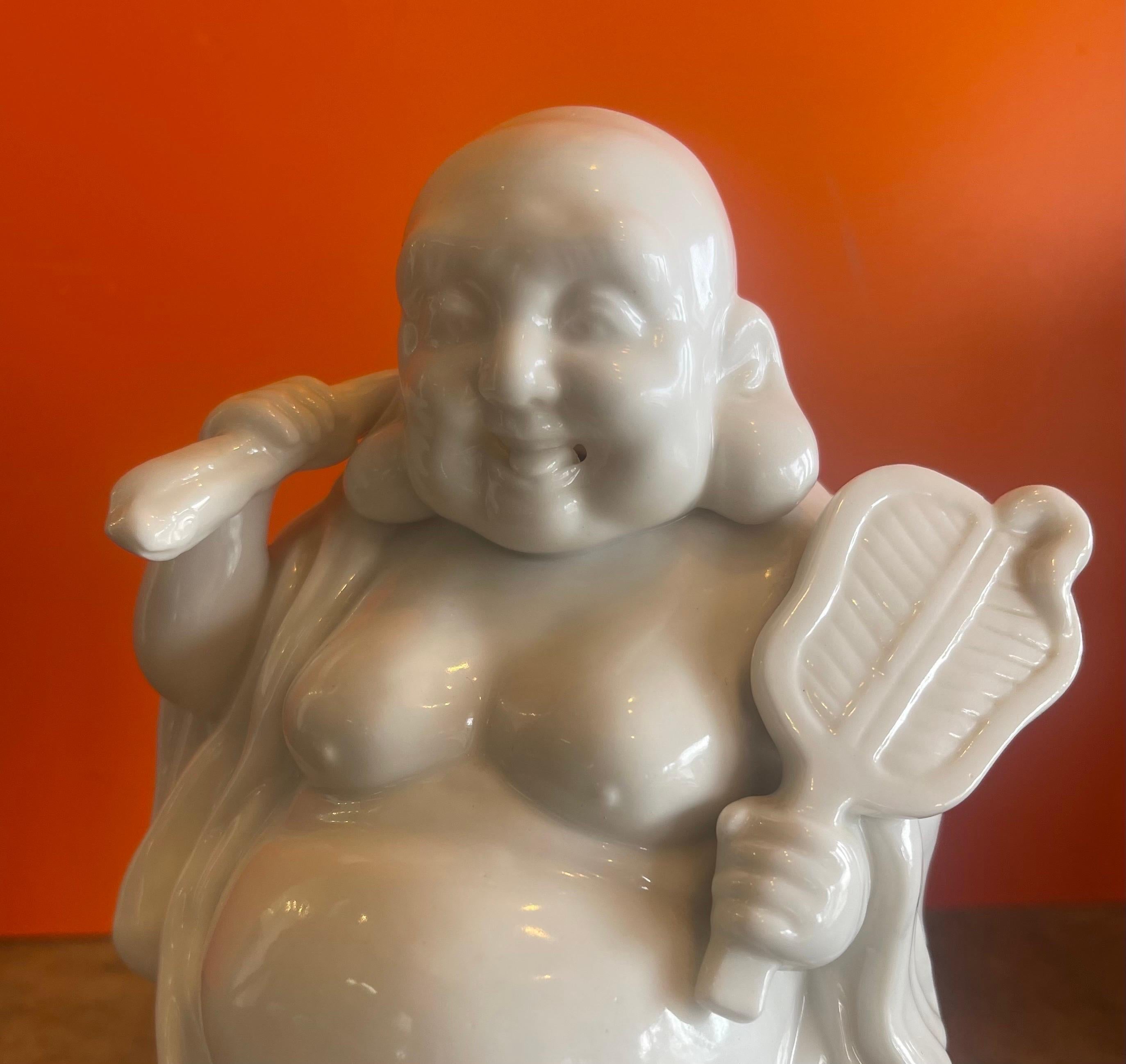 Sculpture « Bouddha du Bonheur » en Blanc de Chine en vente 4