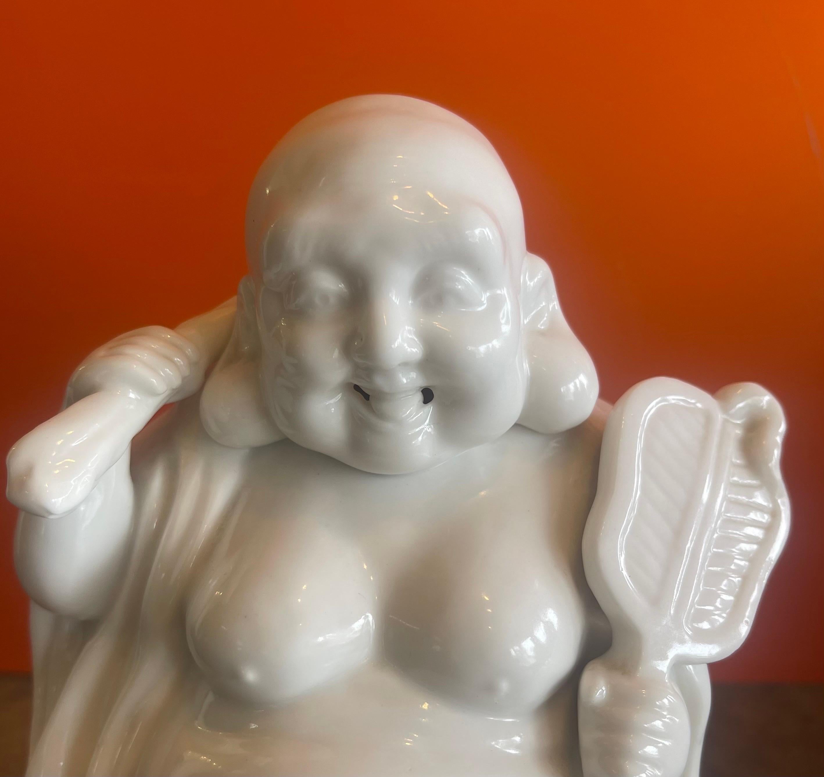 Sculpture « Bouddha du Bonheur » en Blanc de Chine en vente 5