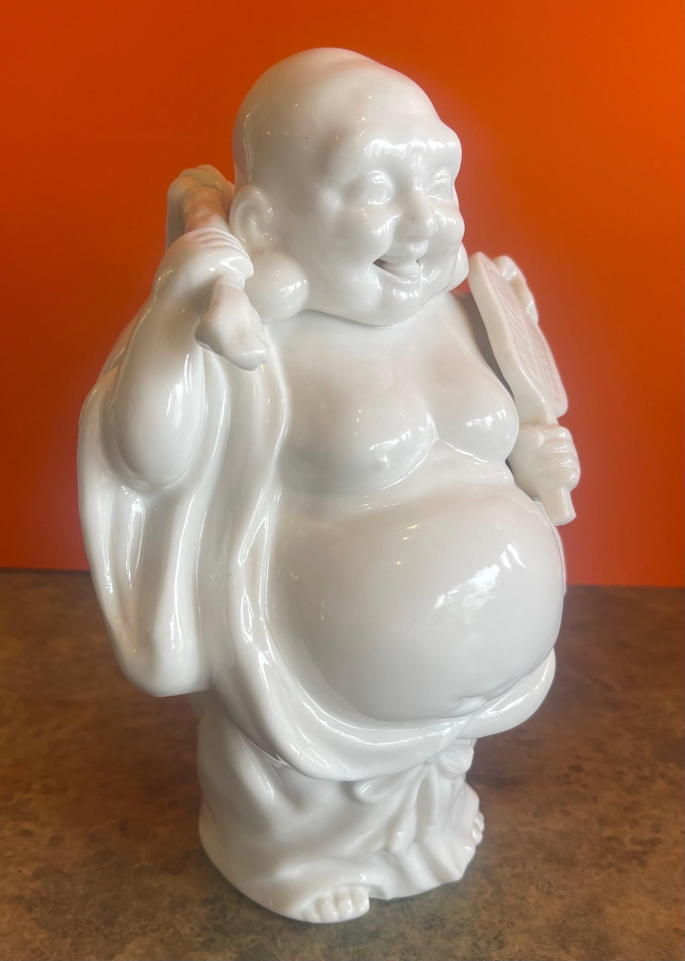 Sculpture « Bouddha du Bonheur » en Blanc de Chine en vente 1