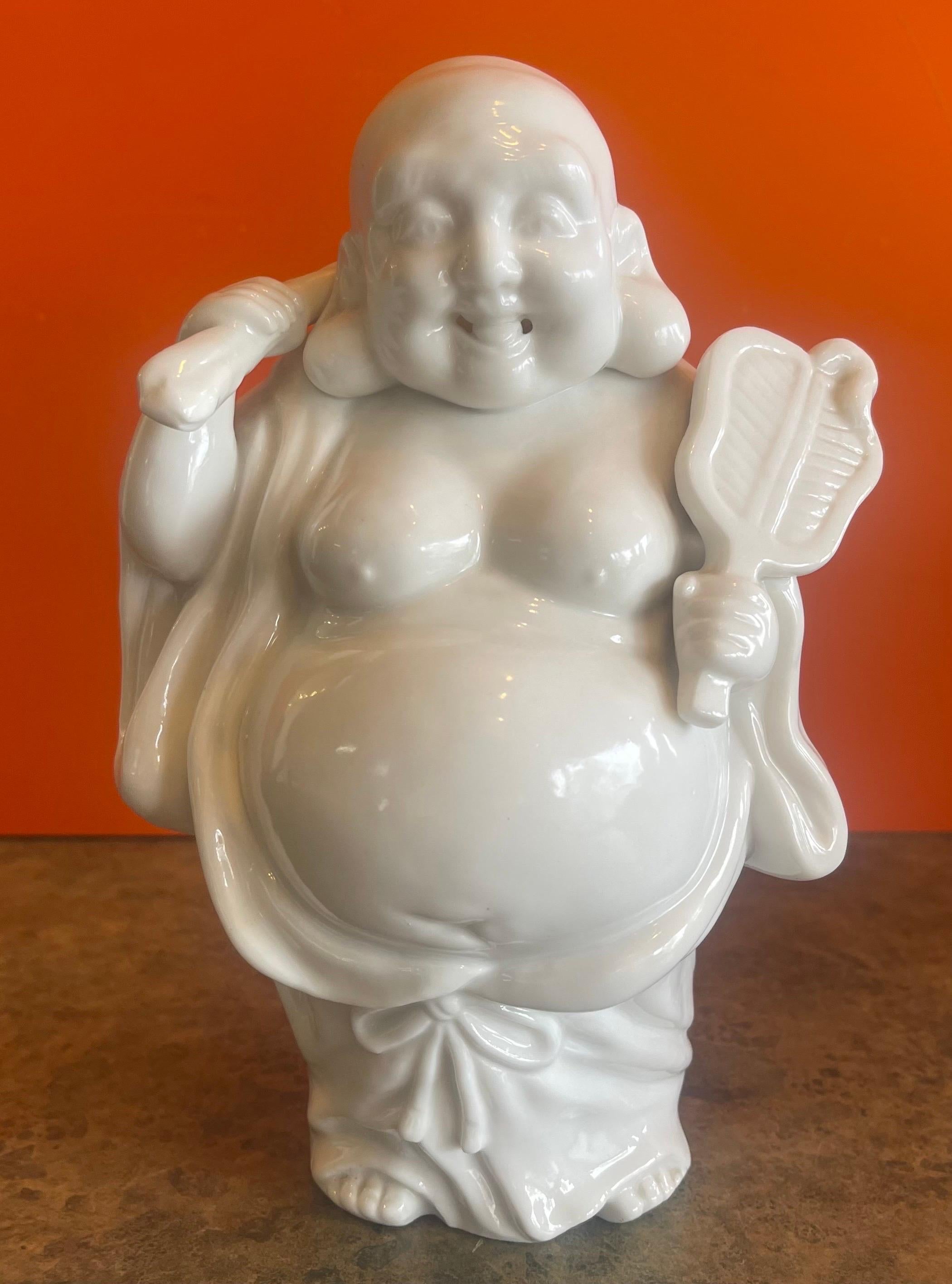 Sculpture « Bouddha du Bonheur » en Blanc de Chine en vente 2