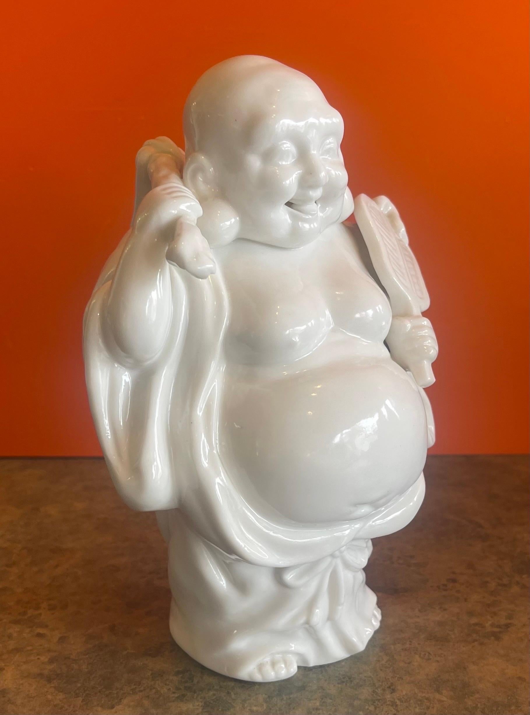 Sculpture « Bouddha du Bonheur » en Blanc de Chine en vente 3