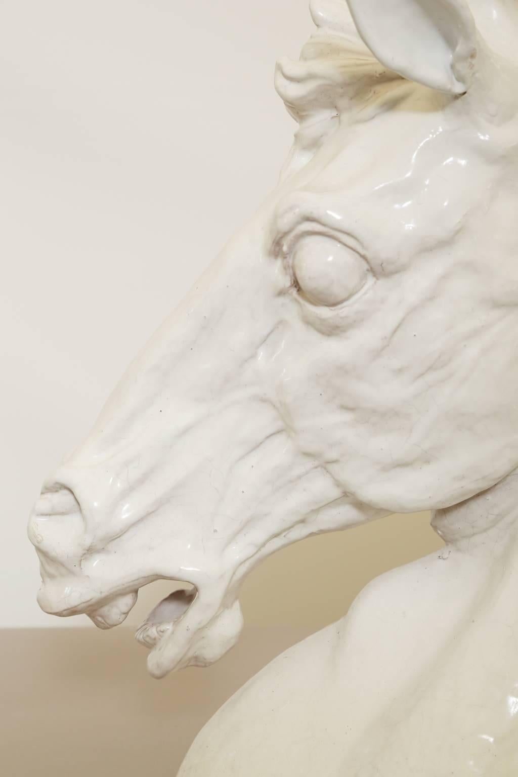 Well articulated bust of a horse's head, in white-glazed pottery.

Stock ID: D1464.