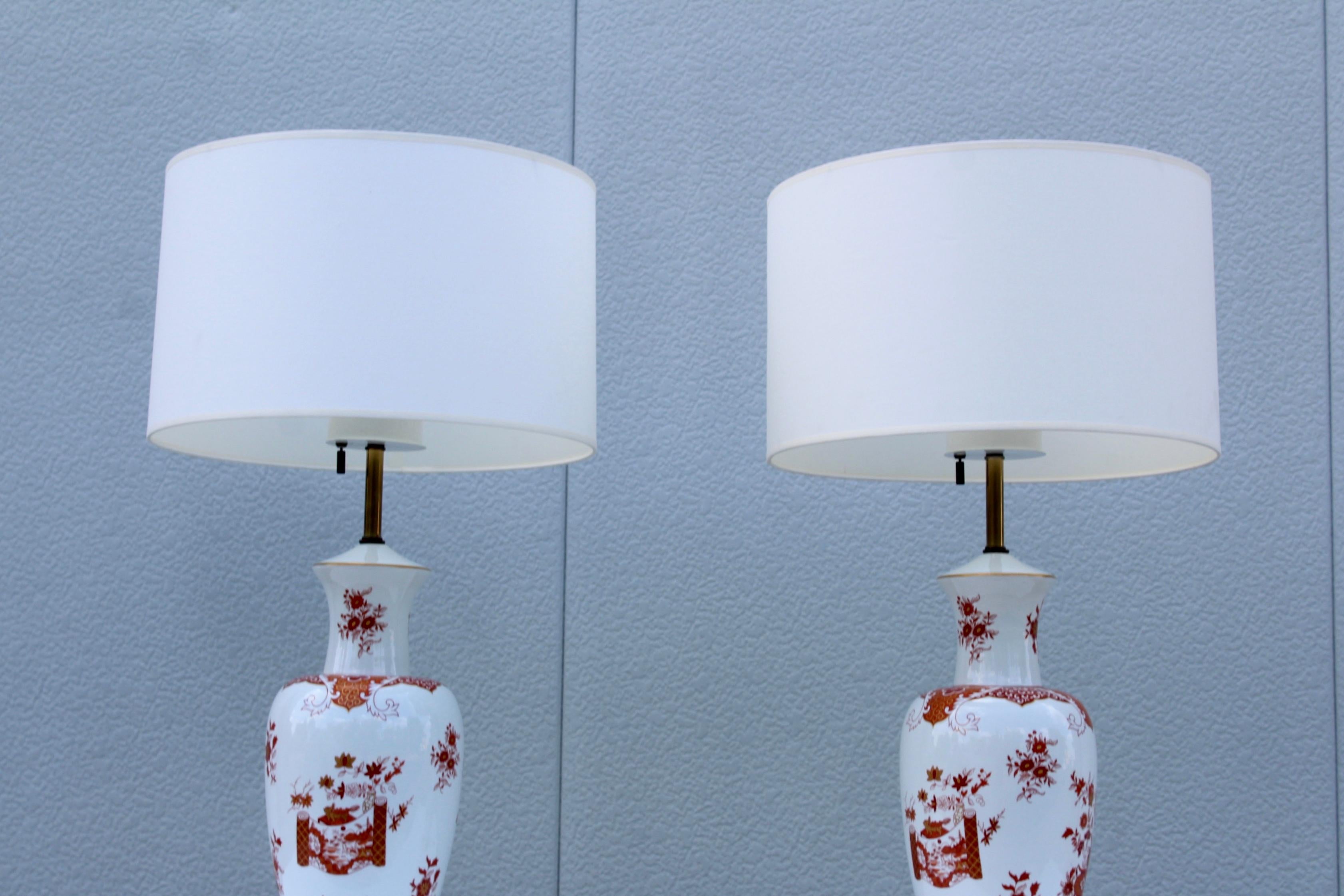 Laiton Grandes lampes de bureau blanc de Chine en vente