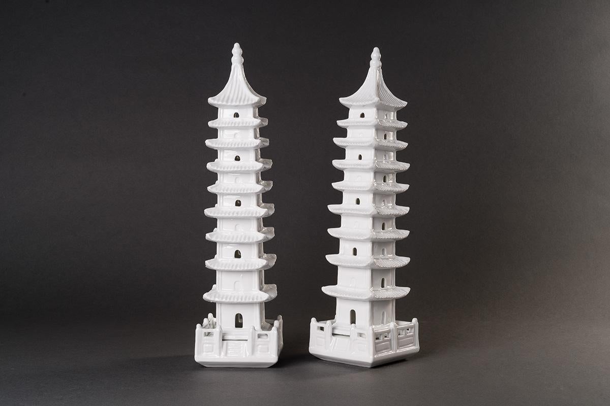 Pagoden sind eine Form der buddhistischen Architektur. Bevor der Buddhismus von Indien nach China gebracht wurde, gab es in China keine Pagoden. Die Strukturen der Pagoden werden Stupa genannt, was so viel bedeutet wie 