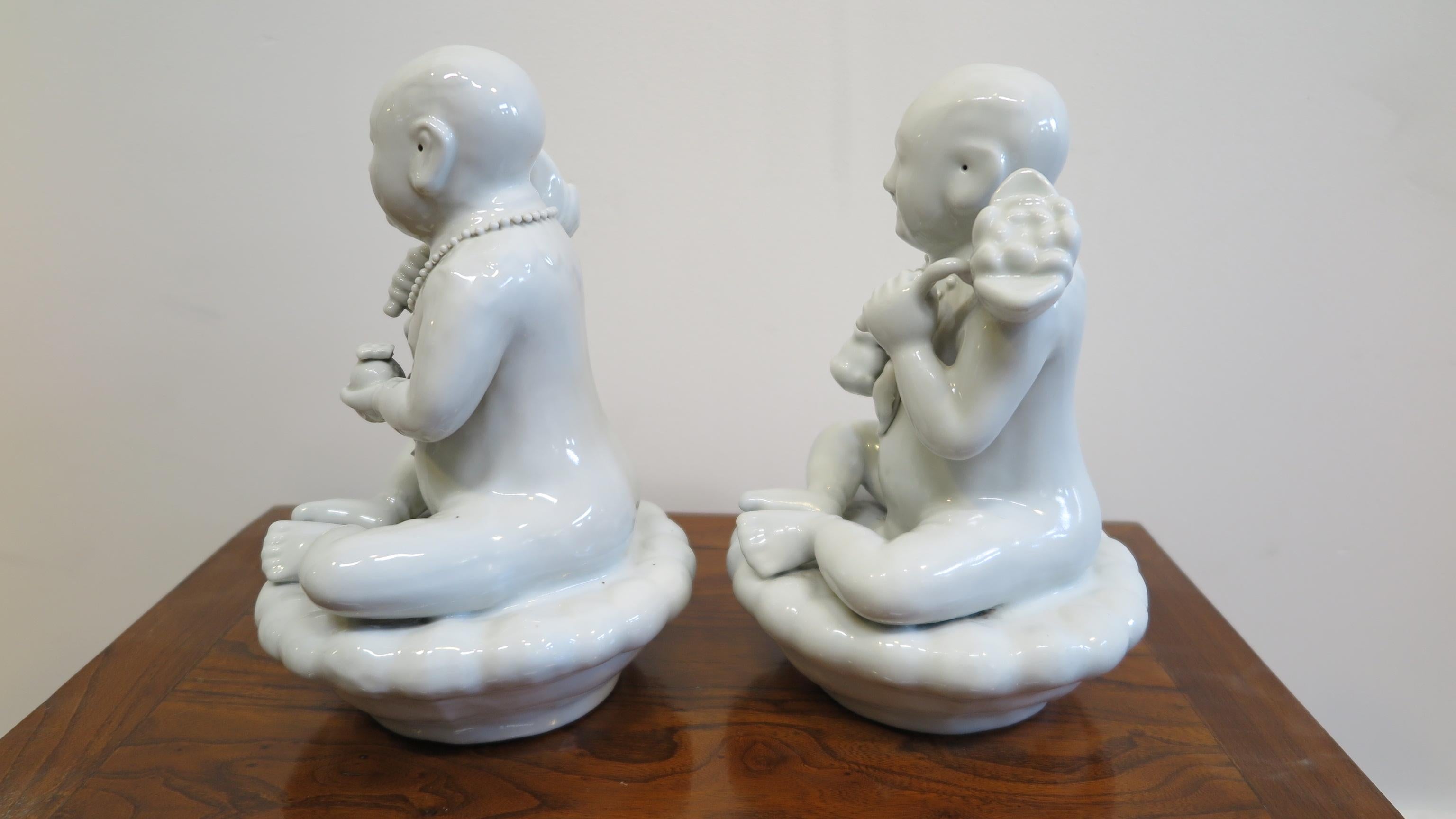 Blanc De Chine Porcelain Pair of Chinese Figures In Good Condition For Sale In New York, NY
