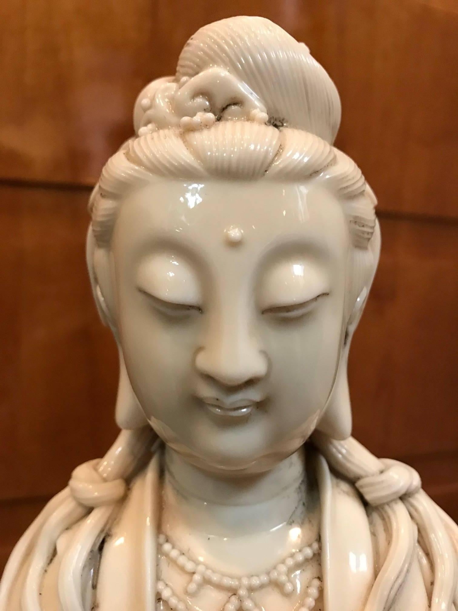 Fine Dehua, Blanc de Chine, Quan Yin Porcelain Figure In Excellent Condition For Sale In Dallas, TX