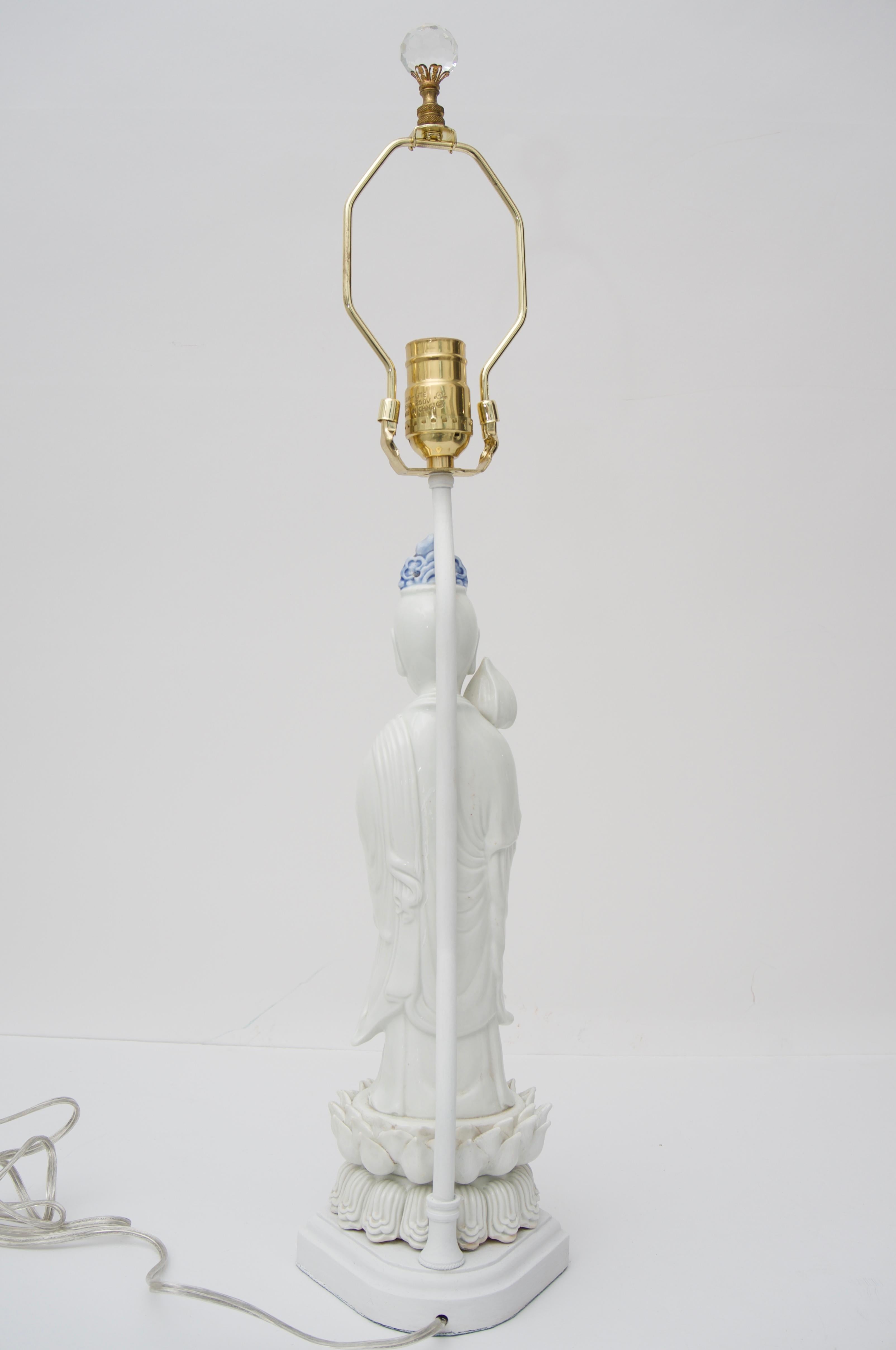 Blanc de Chine Quan Yin Table Lamp In Good Condition For Sale In West Palm Beach, FL