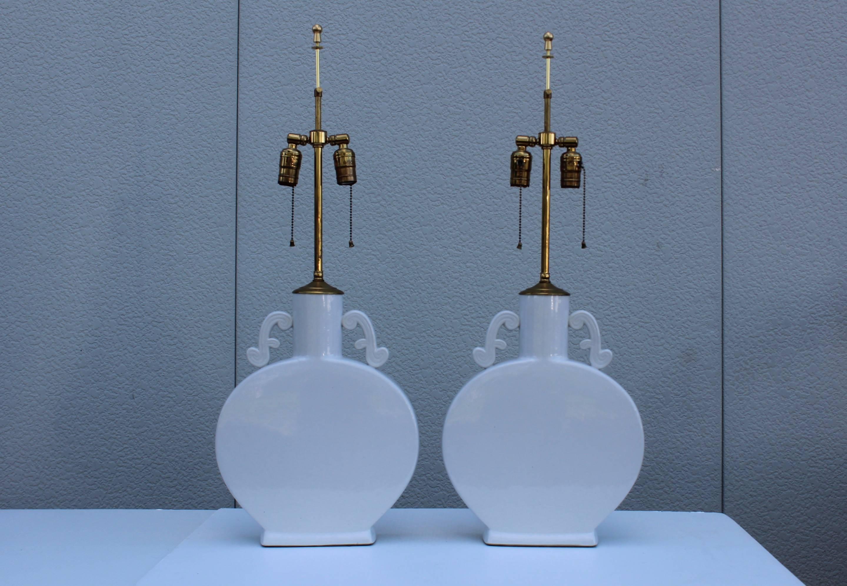 Mid-Century Modern Lampes de table blanc de Chine en vente