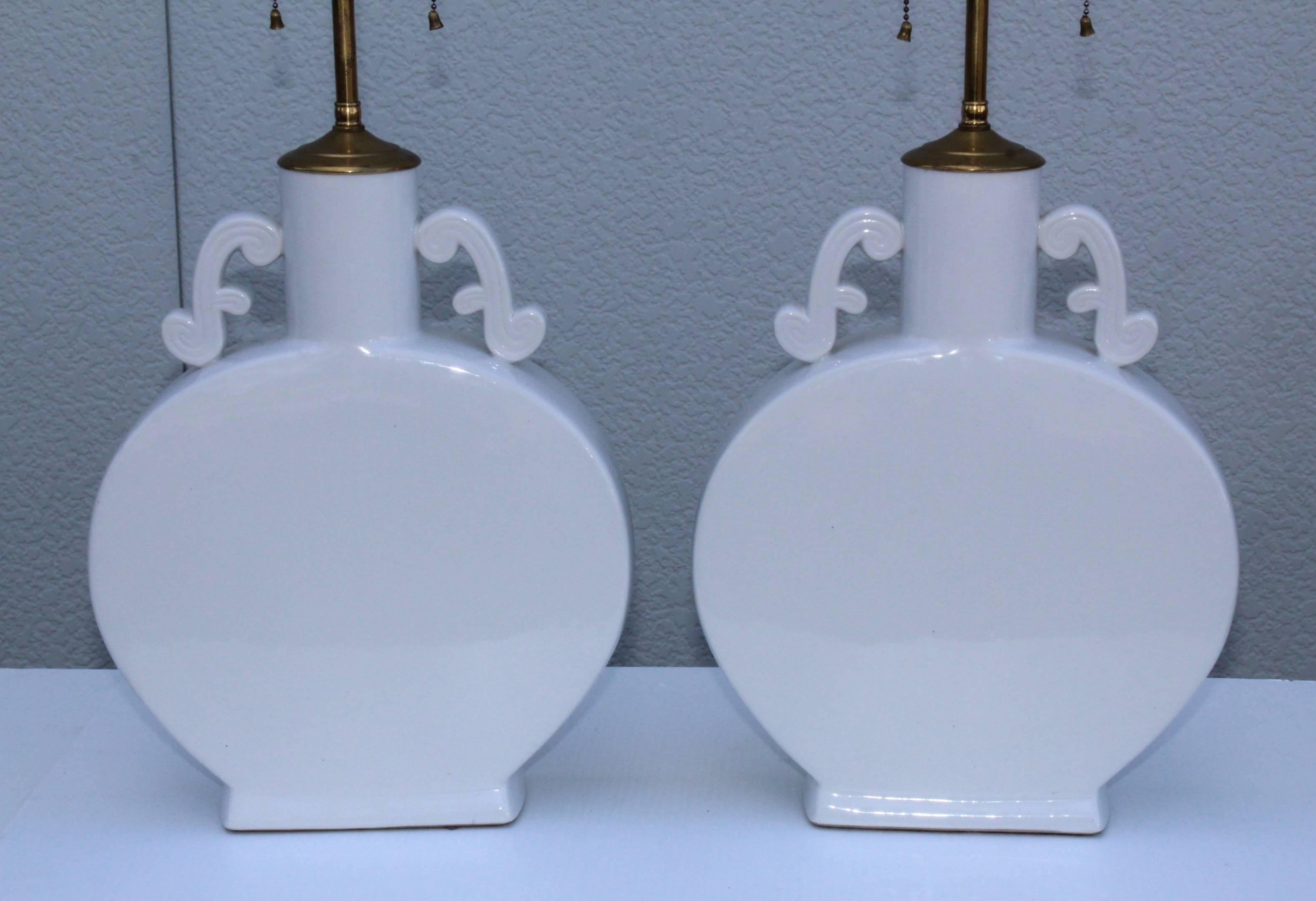 Lampes de table blanc de Chine Bon état - En vente à New York, NY