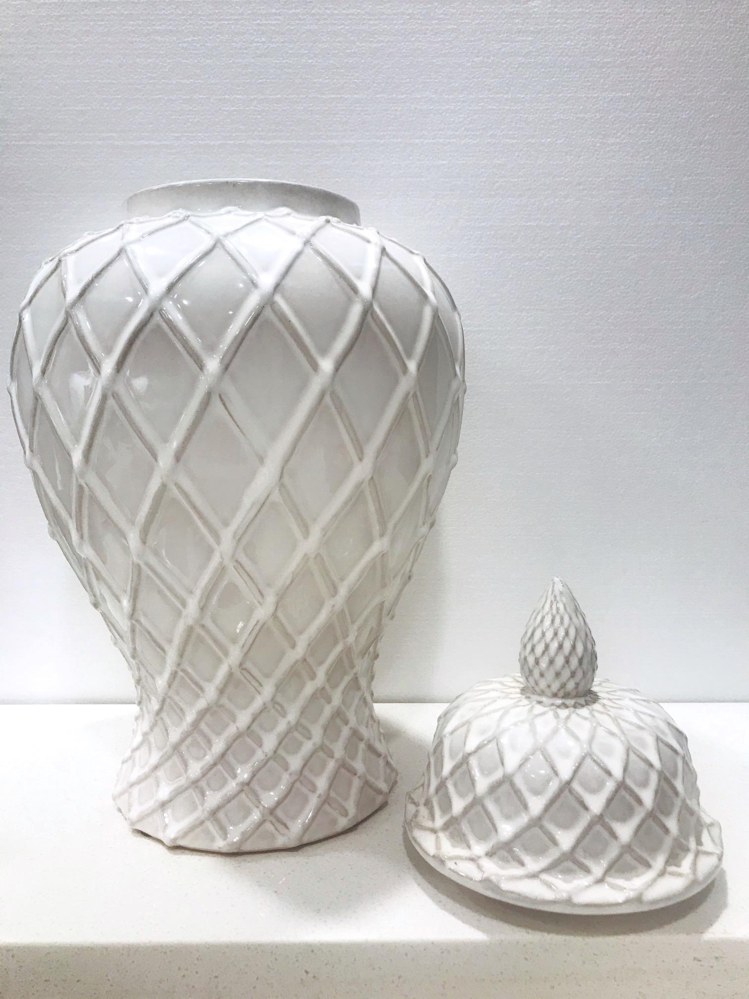 Hollywood Regency Blanc de Chine White Ginger Jar with Chippendale Lattice Design, Italy, 1990s