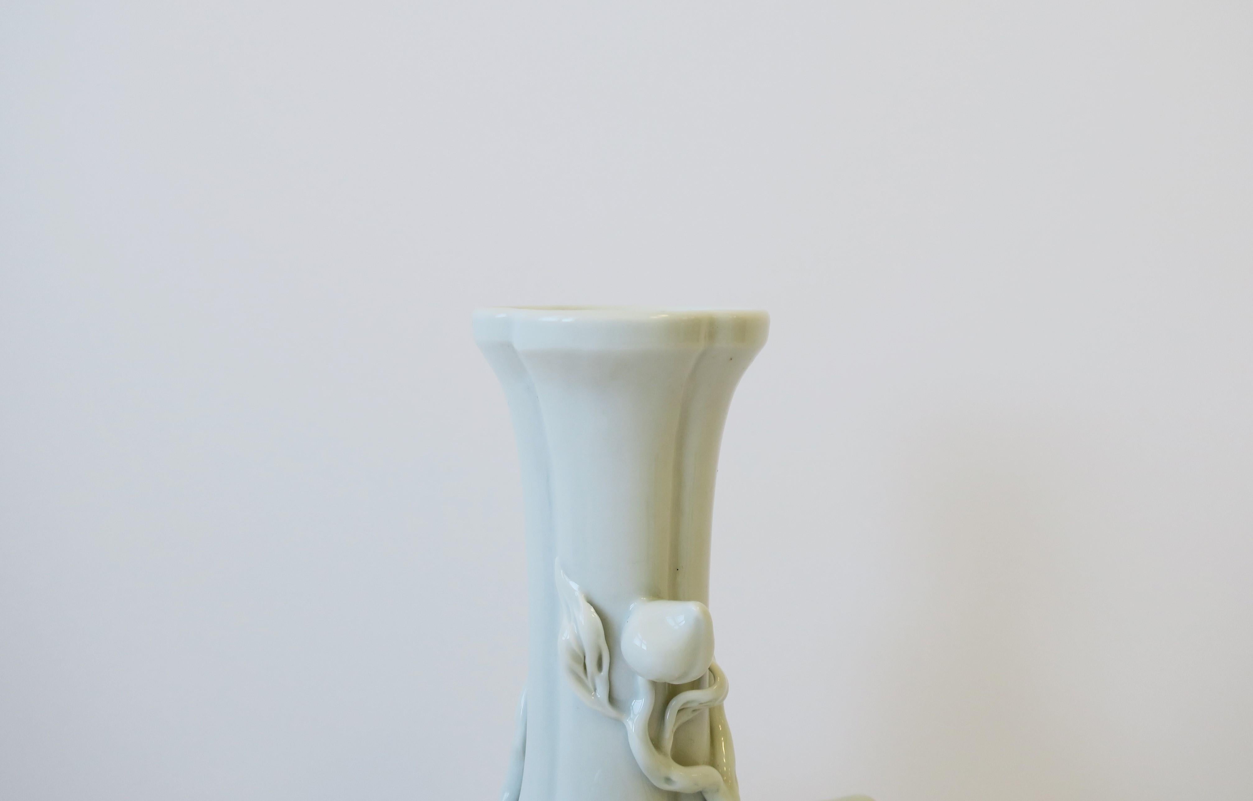White Blanc de Chine Porcelain Vase with Fruit, Leaves and Vines For Sale 2