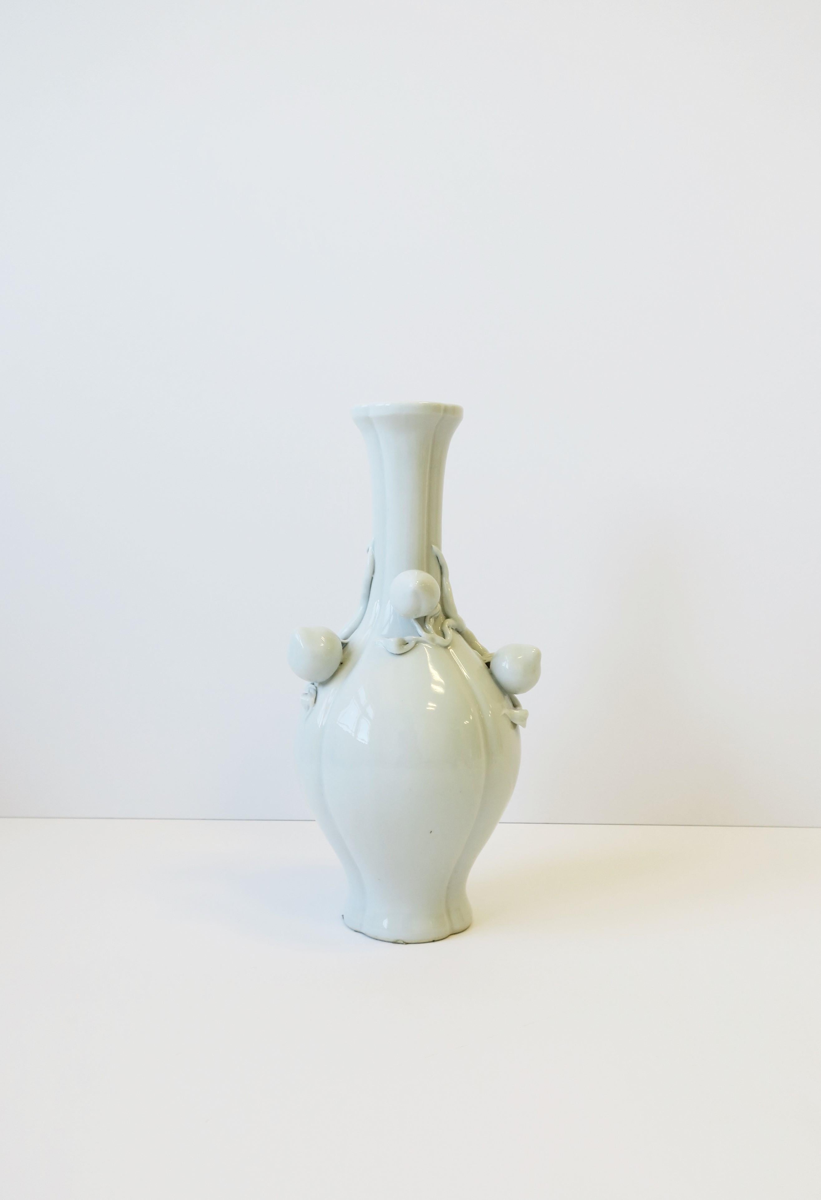 White Blanc de Chine Porcelain Vase with Fruit, Leaves and Vines In Good Condition For Sale In New York, NY