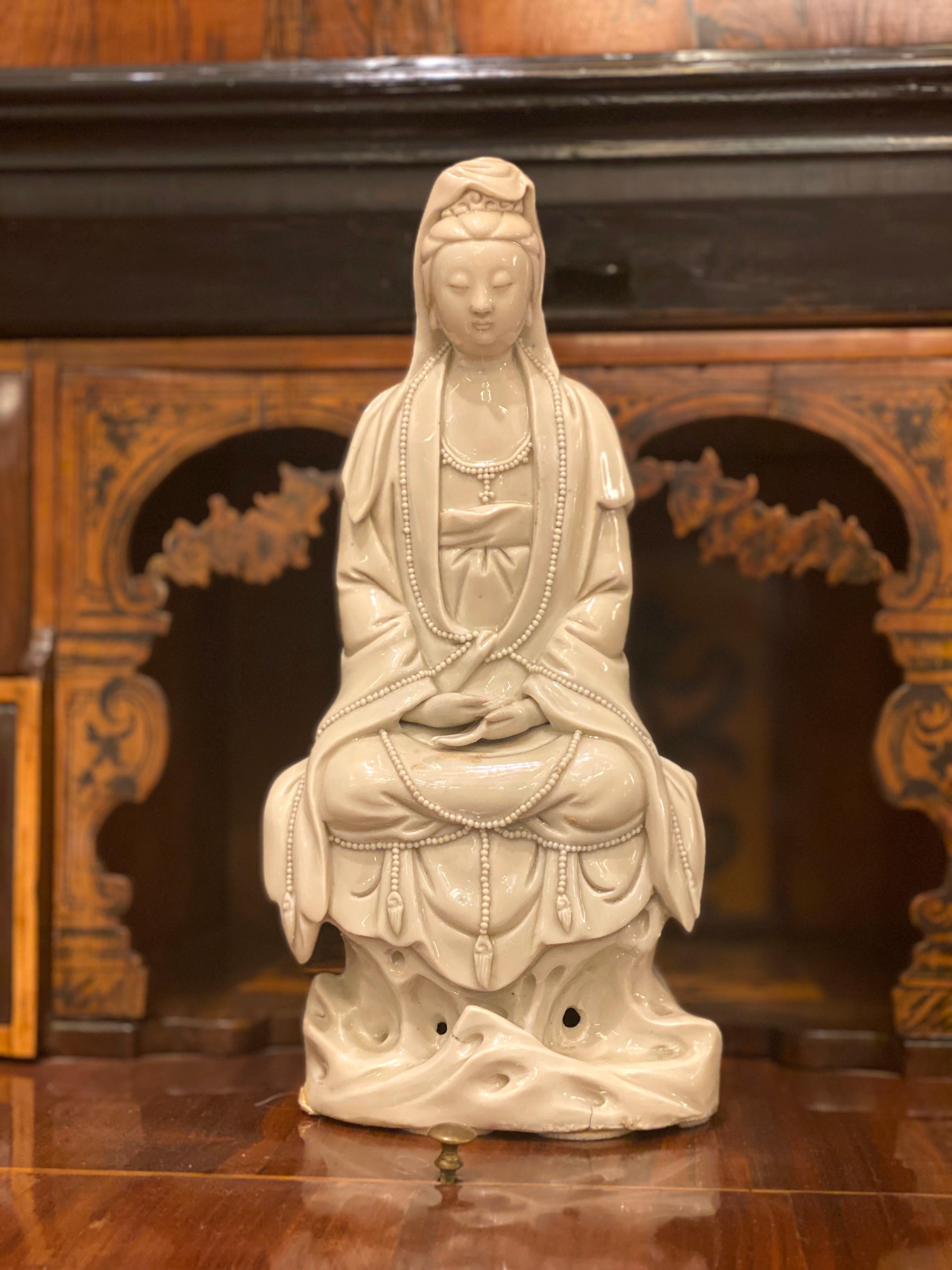 Chinesische Blanc-de-Porzellanfigur aus Guanyin, Qing Dinasty im Angebot 3