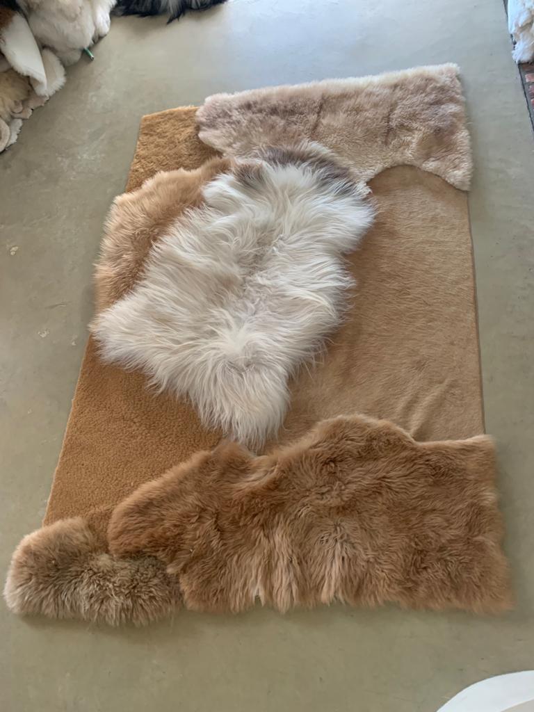 Blanc sable Ecru Corca Rug by Carine Boxy
Dimensions: 195 x 135 cm
Materials: Naturally dyed sheepskin.

Each rug is different and unique, please contact us for made to order dimensions.
Carine Boxy is internationally known for her artistic