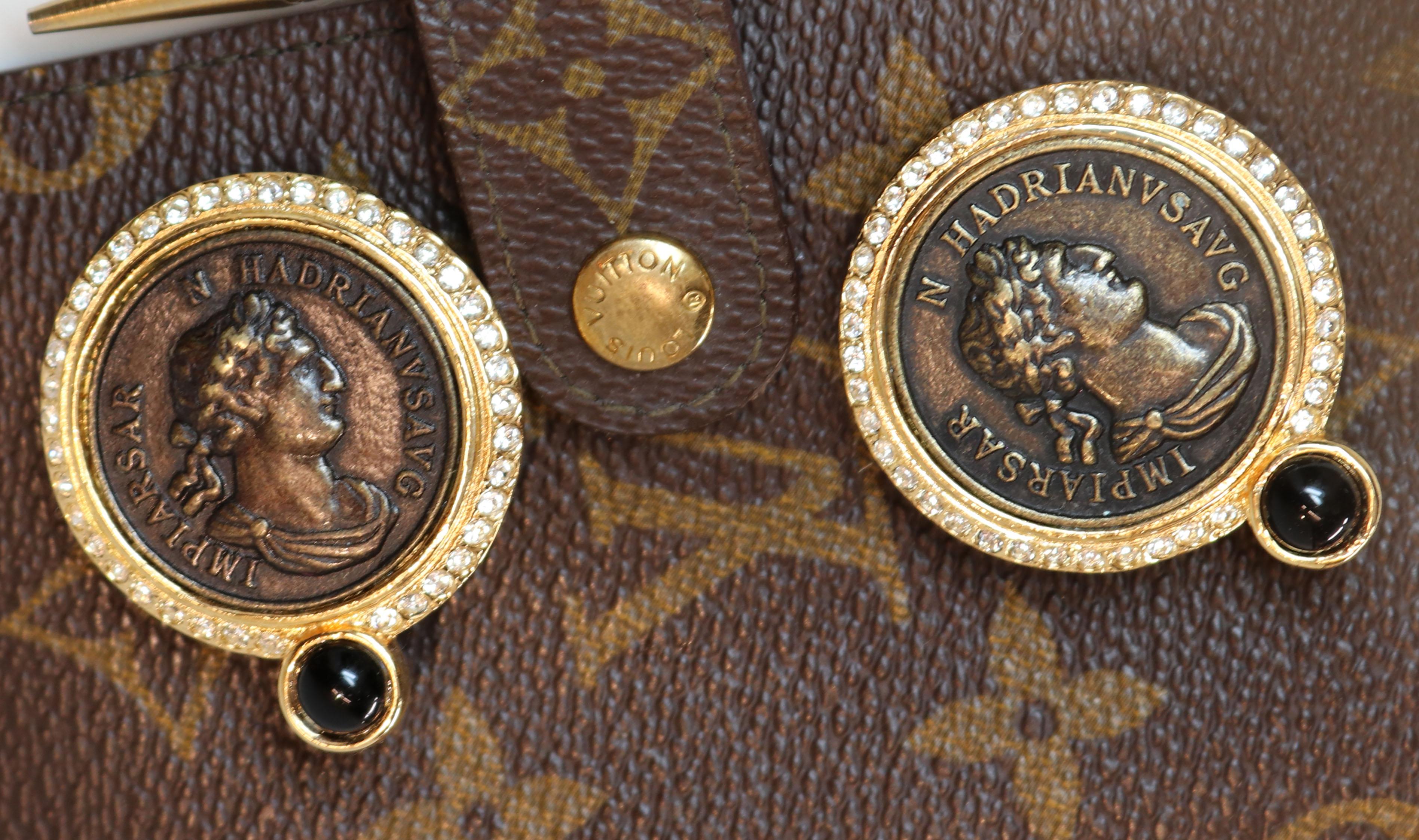 Blanca Greek Revival Medallion Cameo Clip-on Earrings im Angebot 5