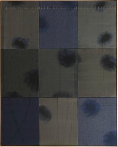 Blanca Nieto, Aurelia Aurita – Griglia tessile astratta in indaco e grigio oliva