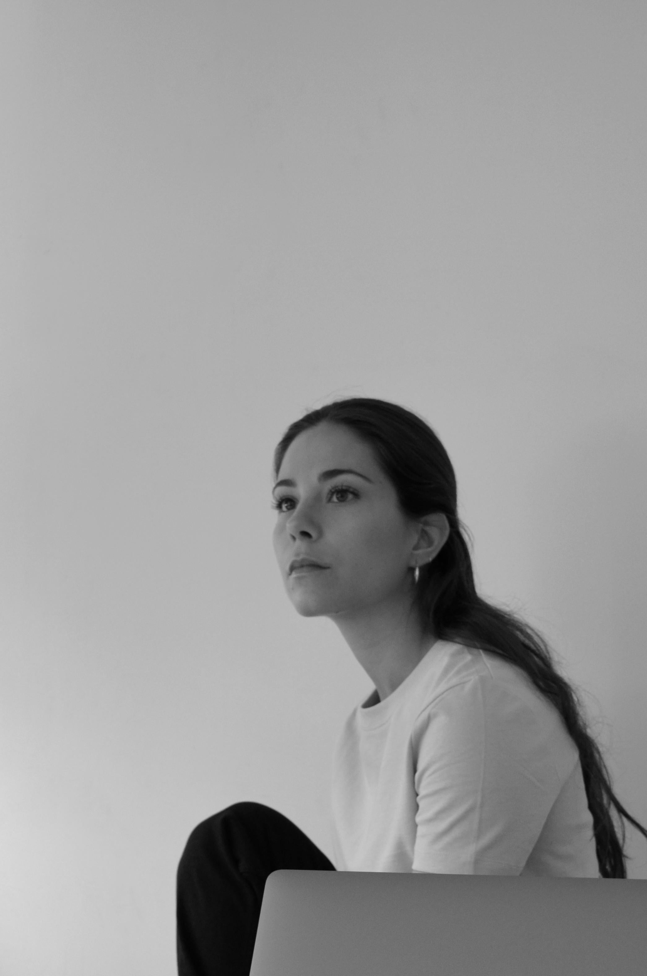 Minimale geometrische abstrakte Komposition in Blau und Neutraltönen von Blanca Nieto im Angebot 8