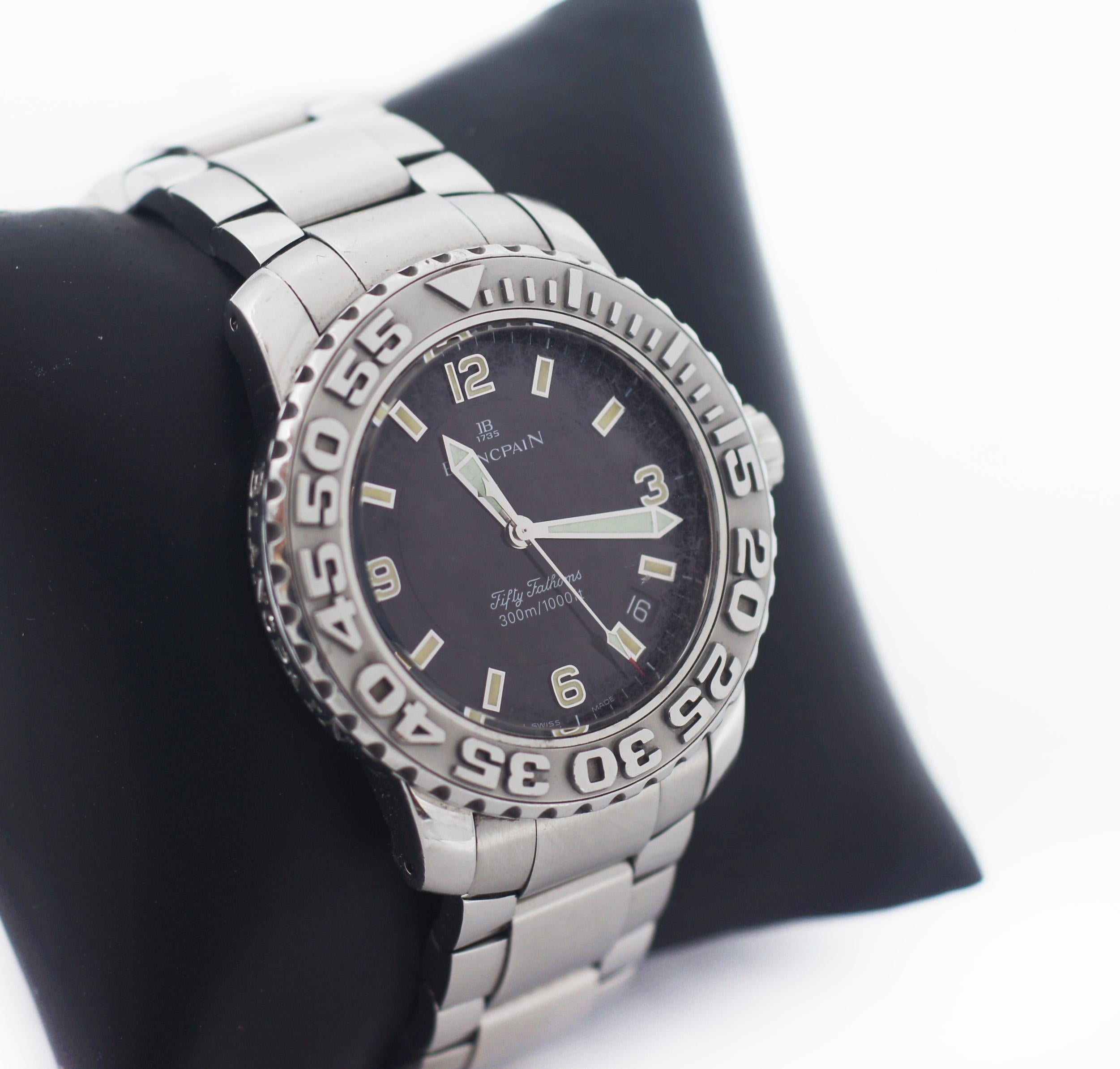 Die Fifty Fathoms ist die historisch bedeutendste Uhr in der Geschichte von Blancpain.
Heute wird sie als 