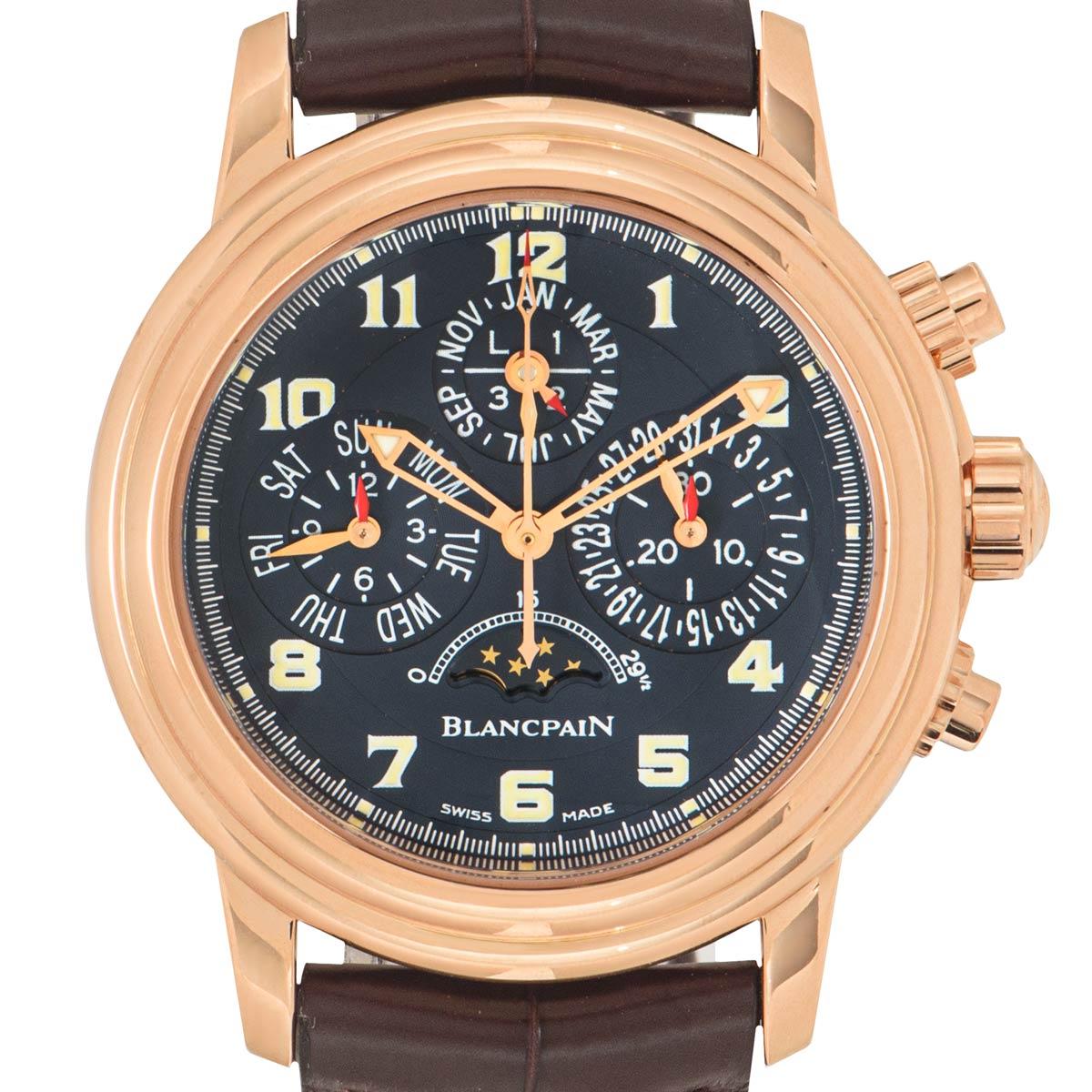 Un Calendario Perpetuo in edizione limitata realizzato in oro rosa da Blancpain. Questo splendido orologio presenta un quadrante blu con 3 contatori che indicano il giorno, la data, il mese e l'indicatore delle fasi lunari. Il quadrante è completato