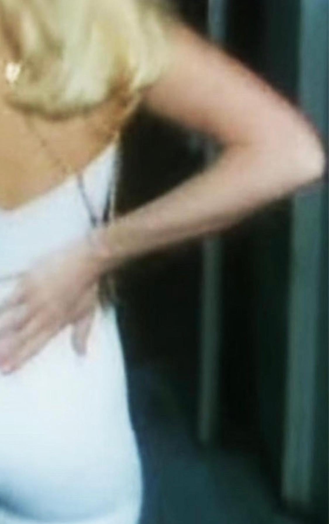 Agneta II    signiert und nummeriert (Grau), Color Photograph, von Blank Barbie