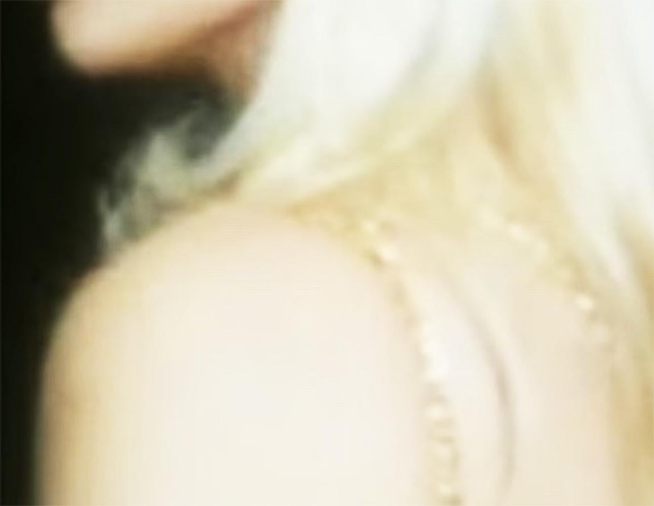 Agneta IV  signiert und nummeriert – Photograph von Blank Barbie