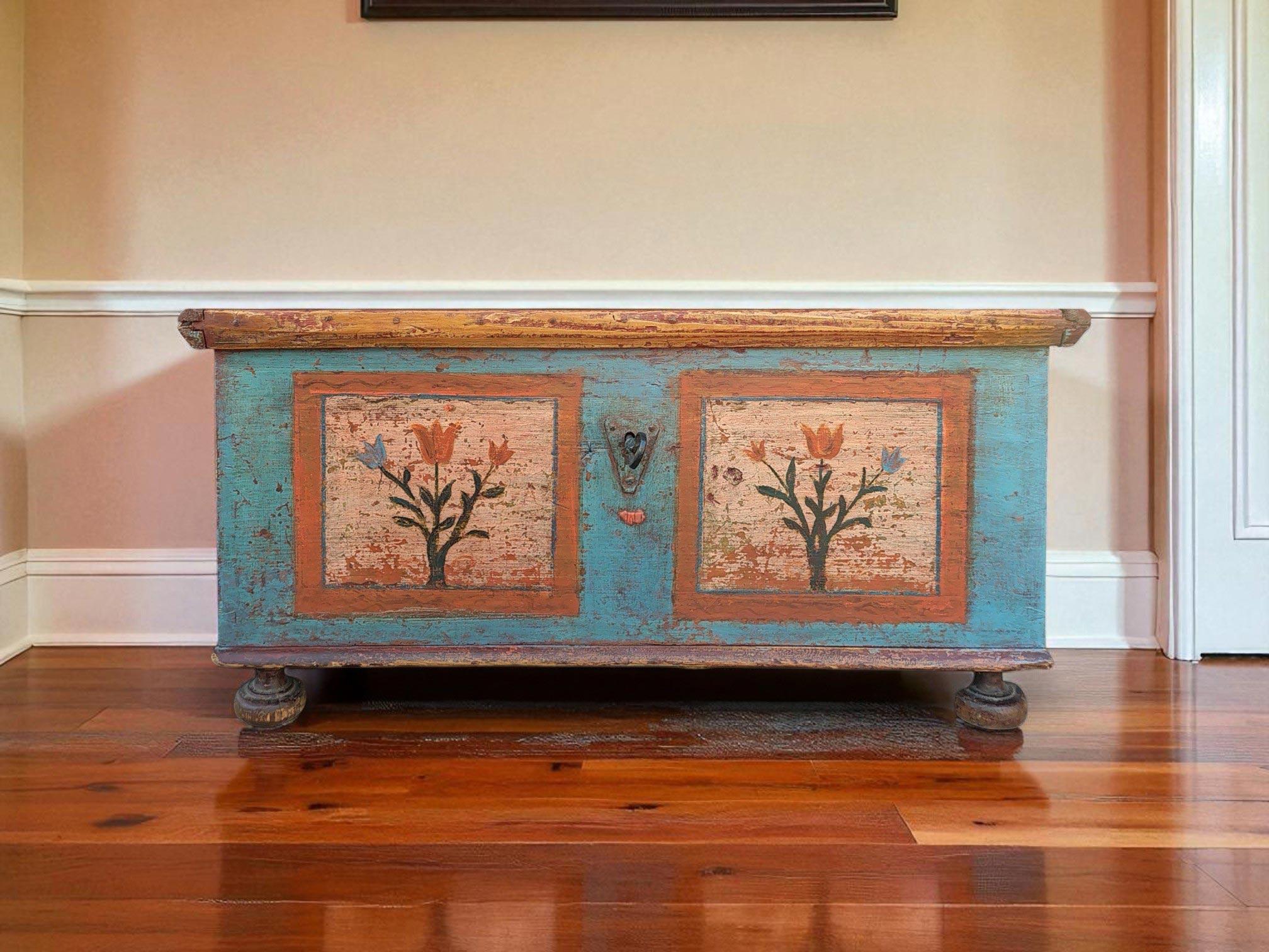 Arcón para mantas - Pintado con motivos florales Principios del siglo XIX Italian en venta