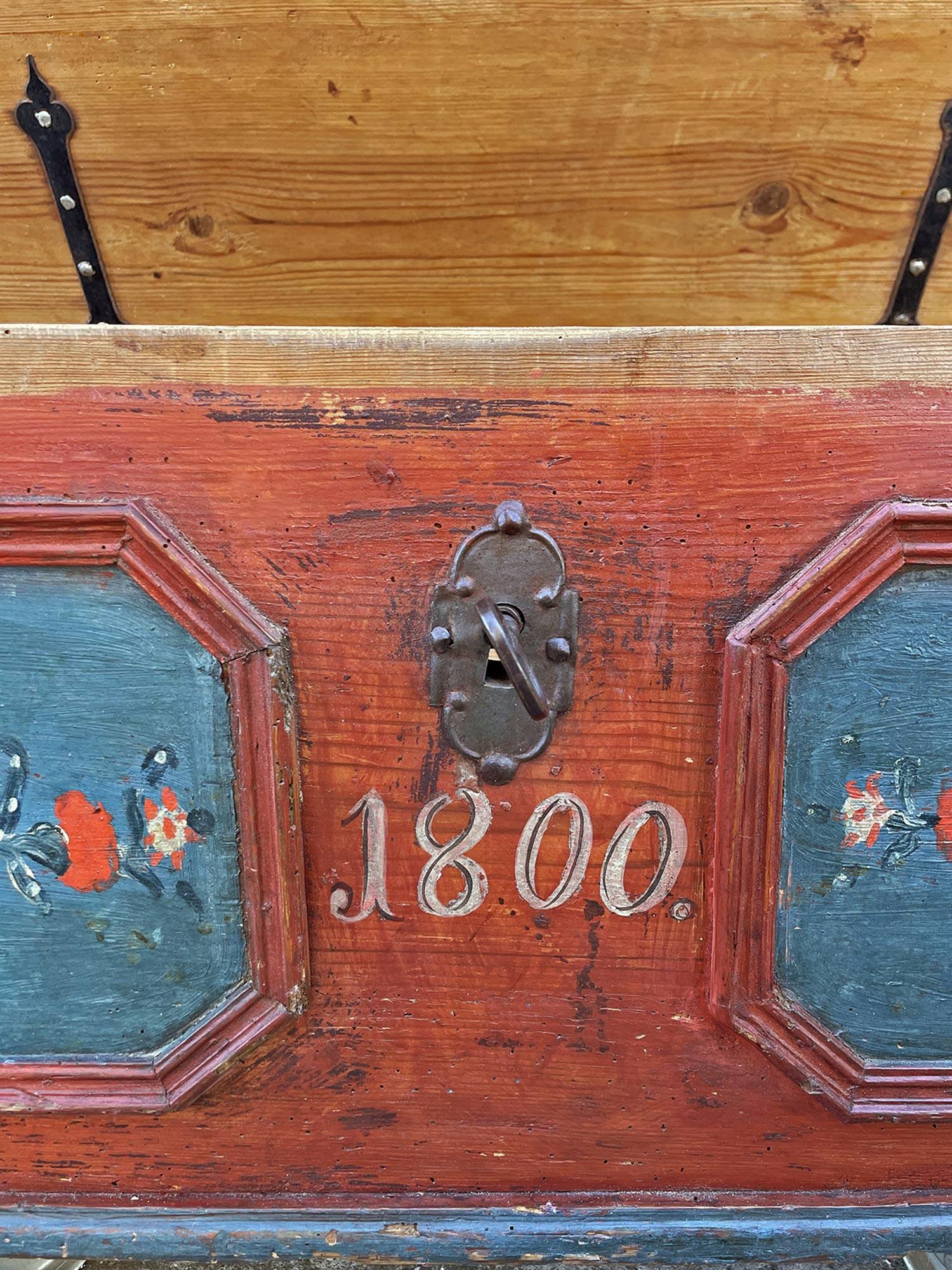 Deckentruhe - Rot Floral Gemalt 1800 im Angebot 5