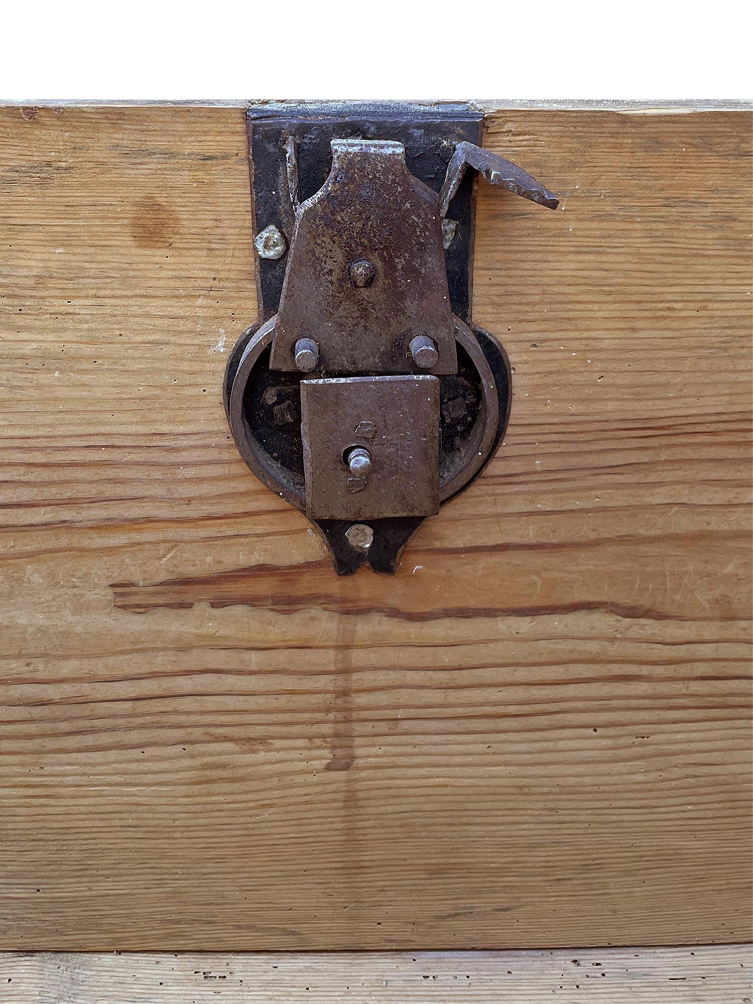 Deckentruhe - Rot Floral Gemalt 1800 im Angebot 6