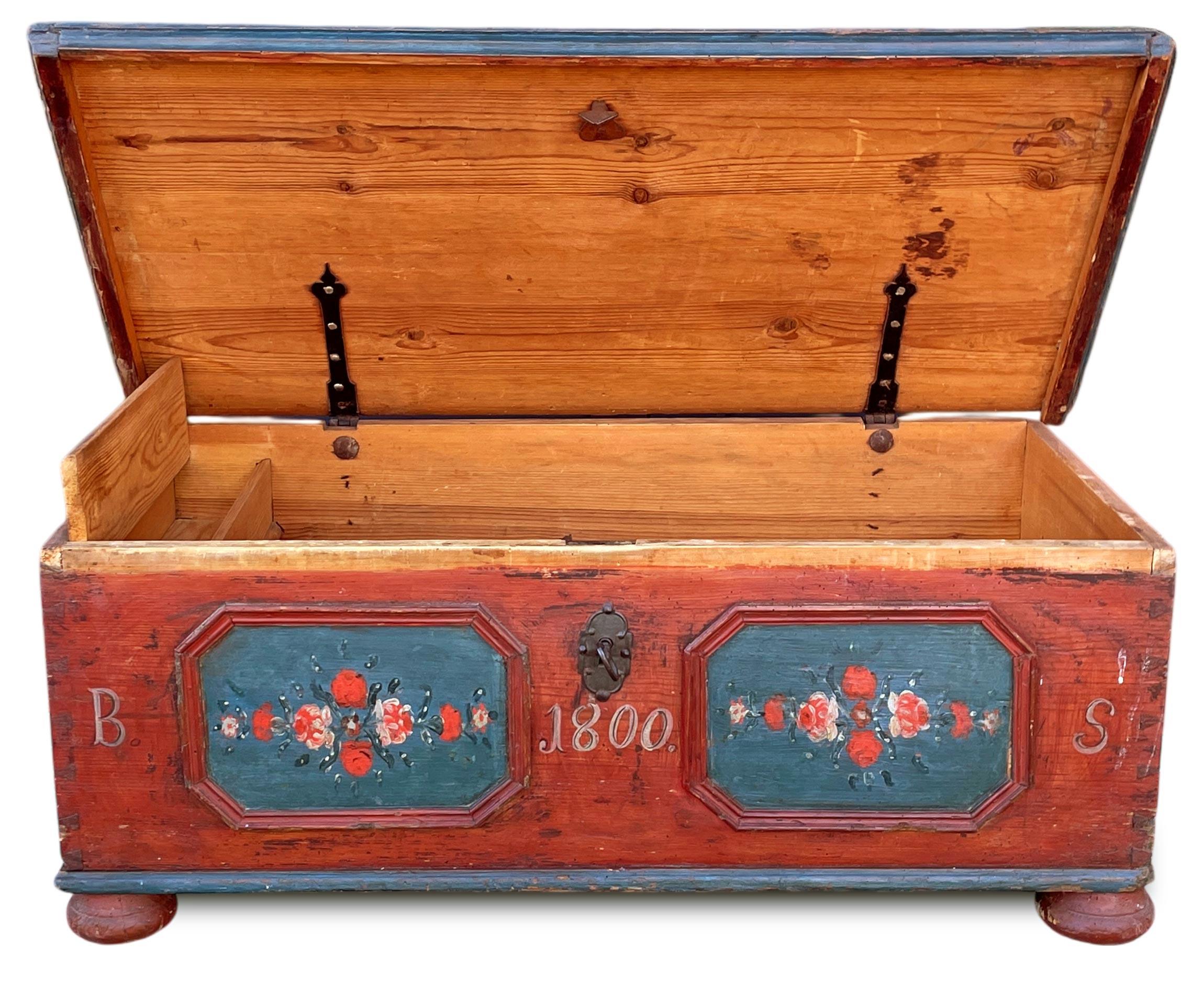 Deckentruhe - Rot Floral Gemalt 1800 im Zustand „Gut“ im Angebot in Vo', Veneto